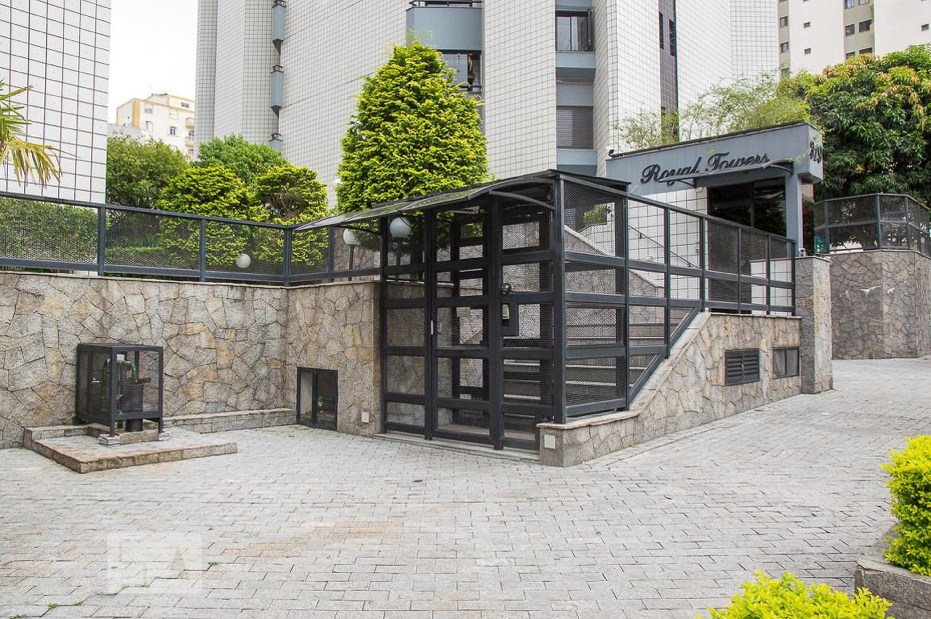 Fachada do Condomínio Condomínio Royal Towers