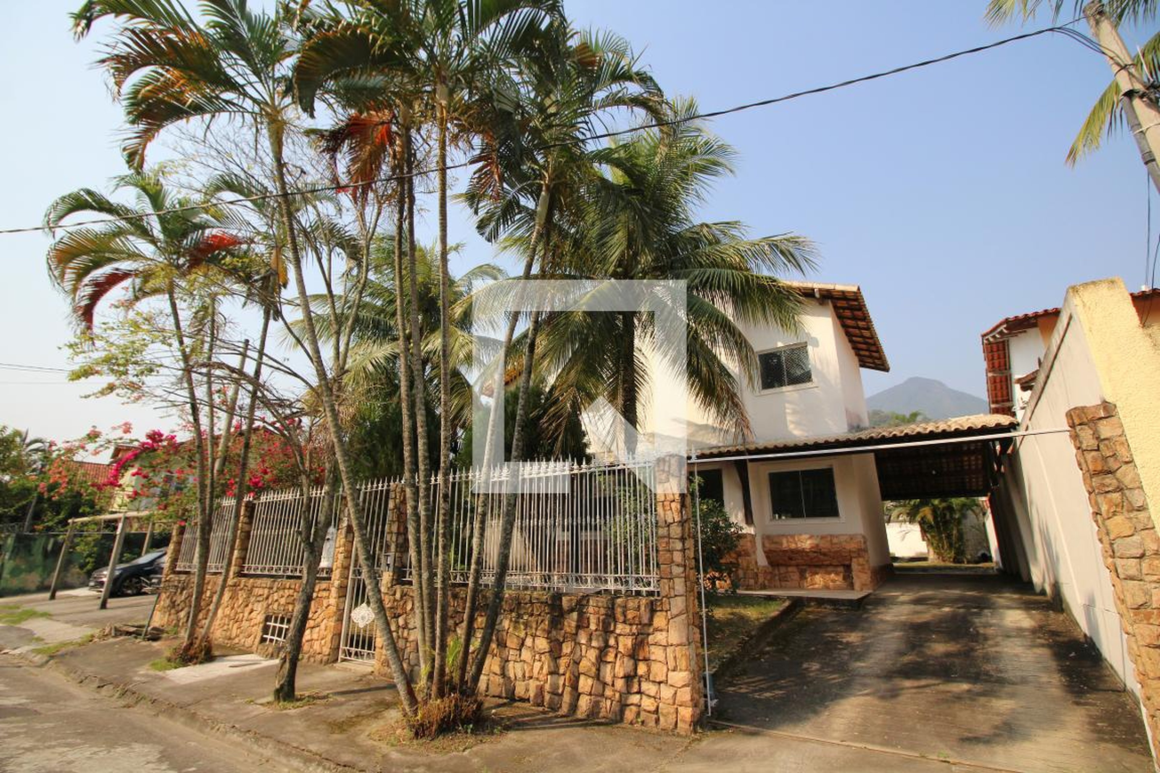 Fachada Condomínio em Rua Freijó, 131