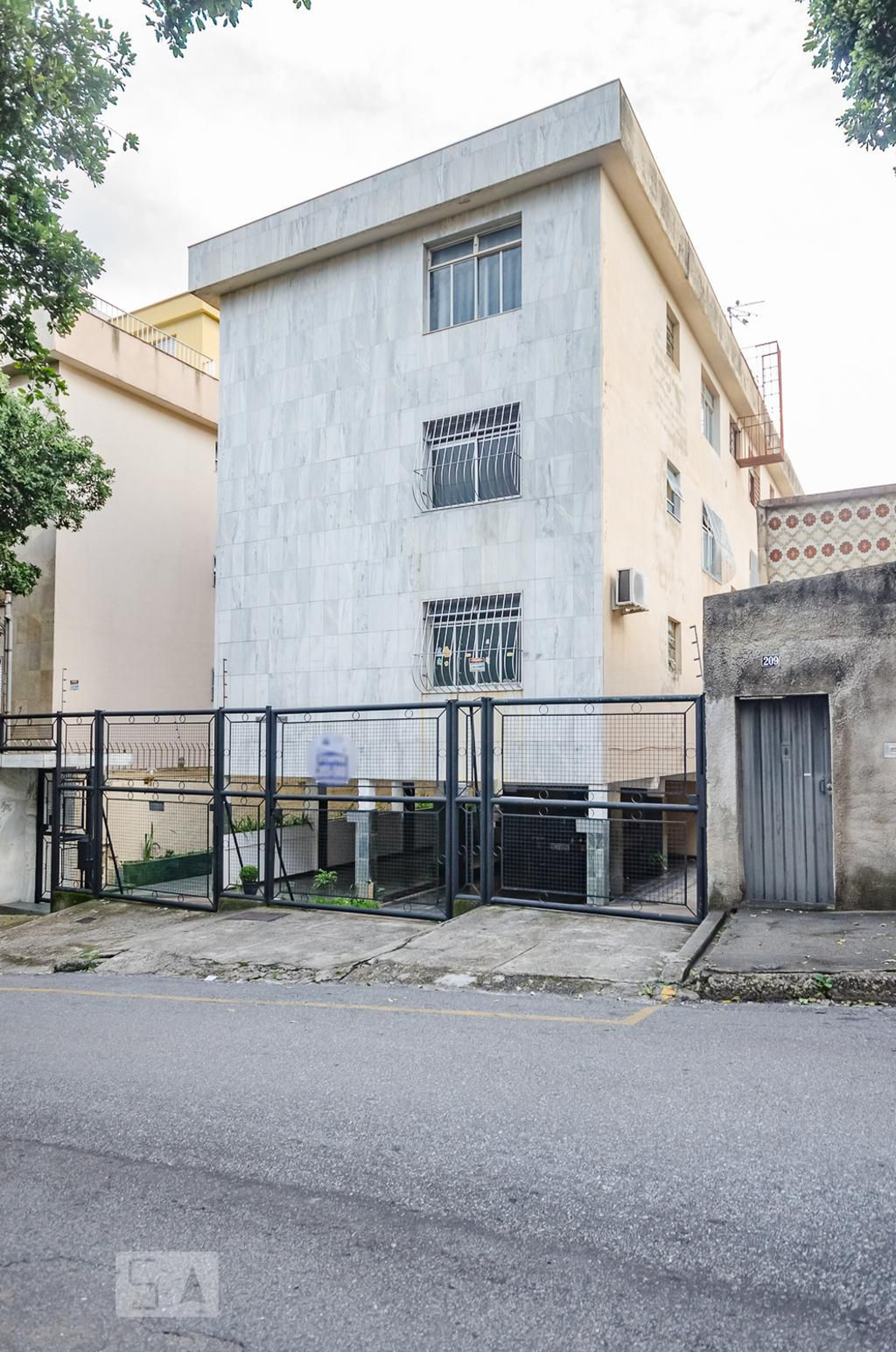 Fachada Condomínio em Rua Indiana, 205