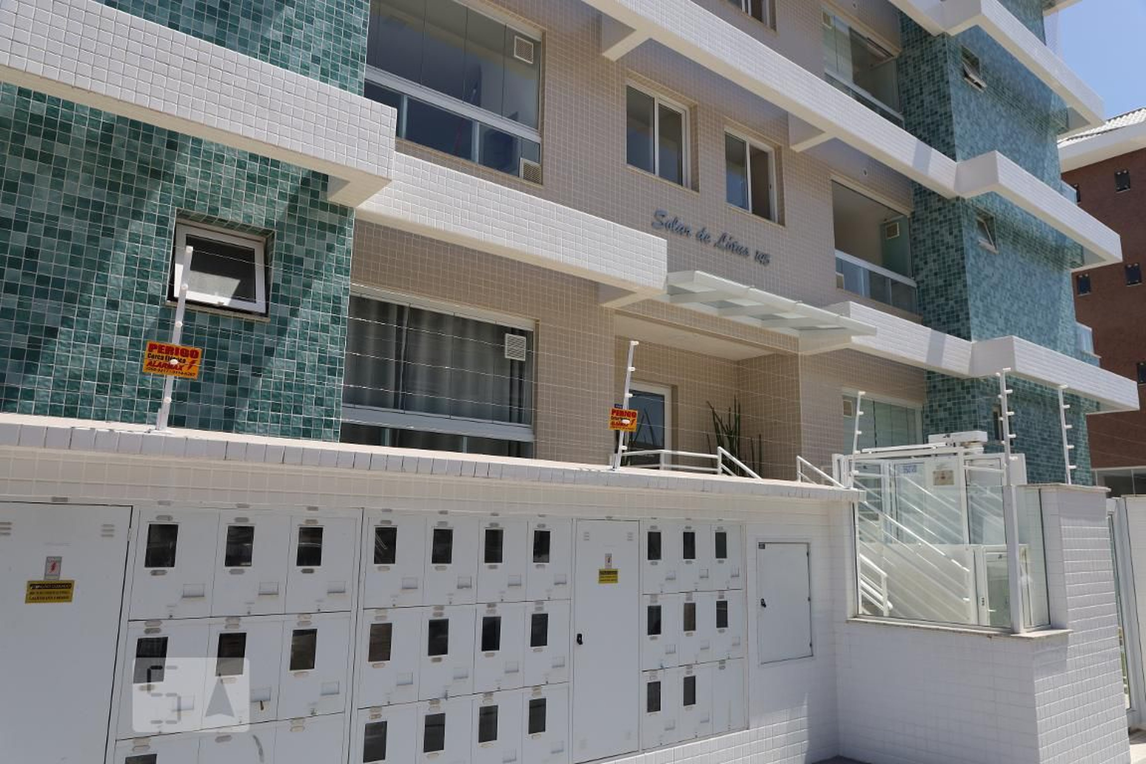 Fachada Condomínio em Rua Brisamar, 145