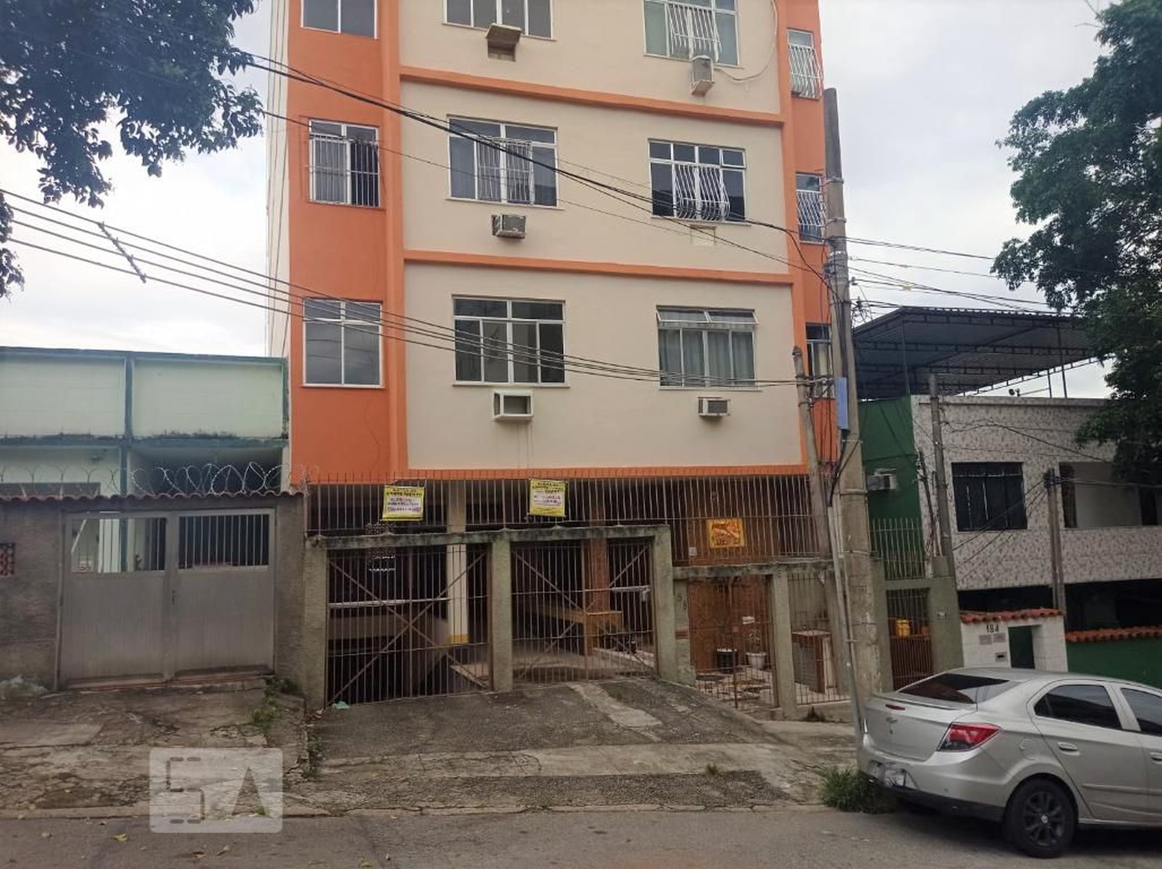 Fachada Condomínio em Rua Macedo Braga, 185