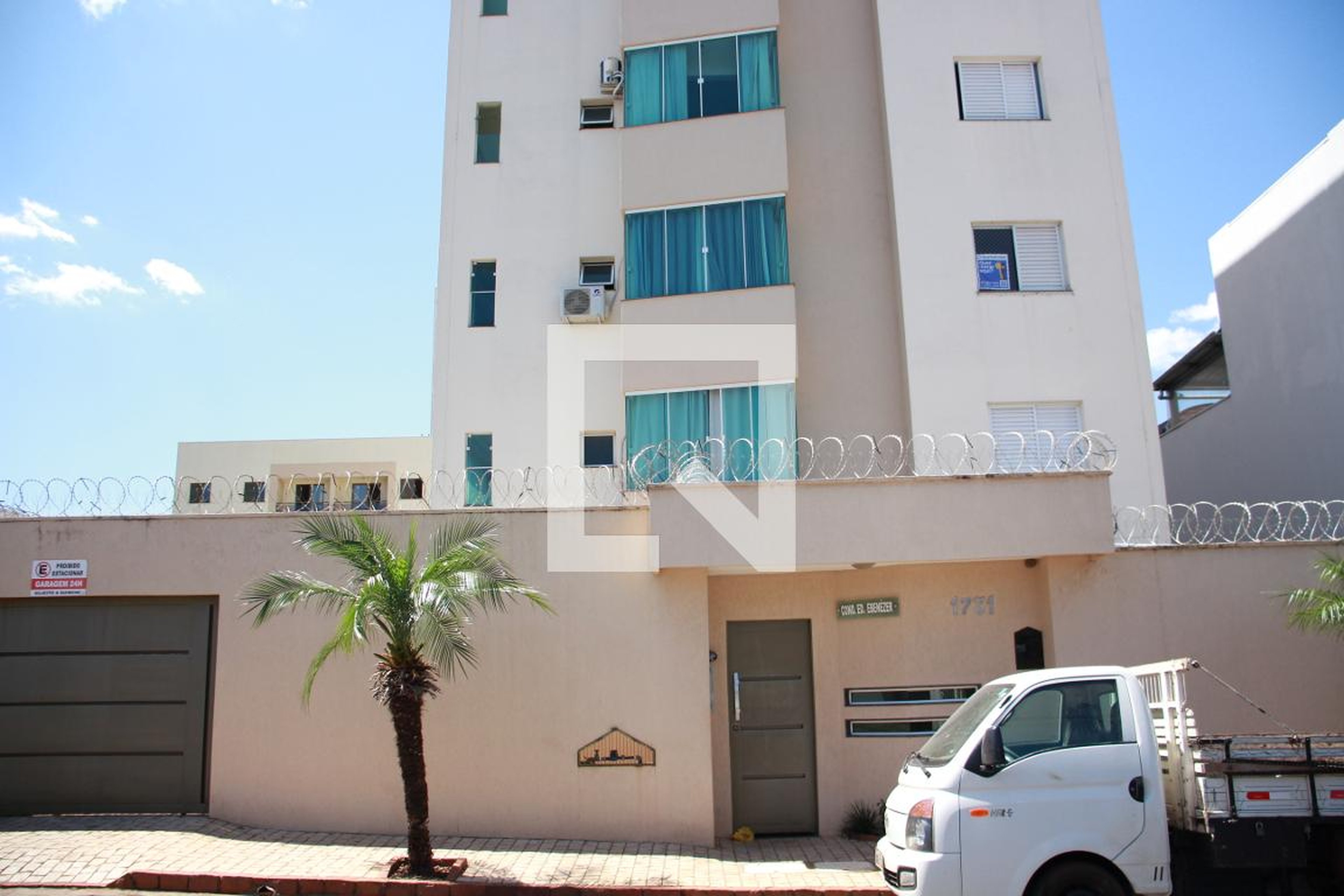 Fachada Condomínio em Rua Acre, 1741