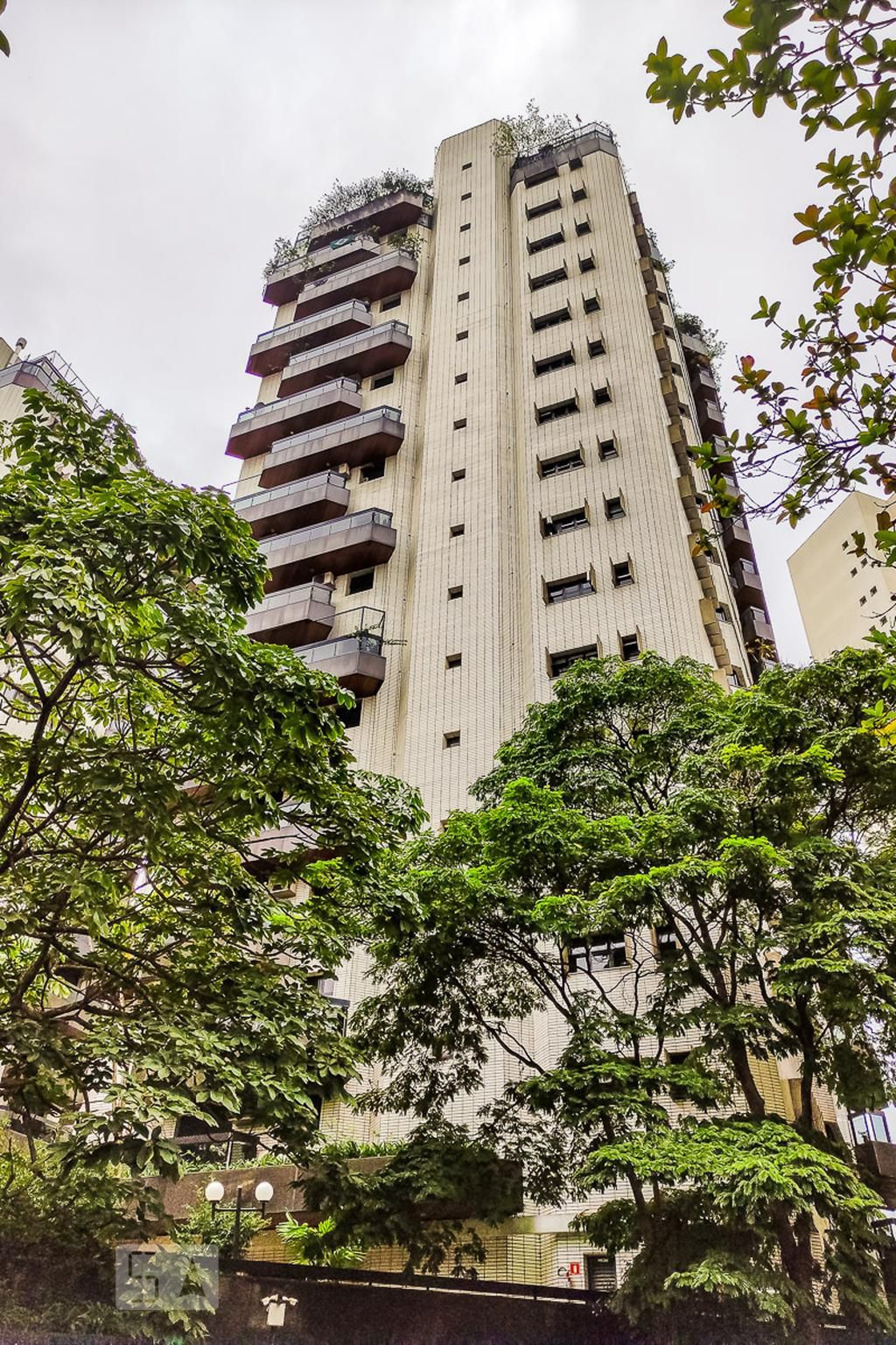 Fachada Condomínio em Rua Iubatinga, 396