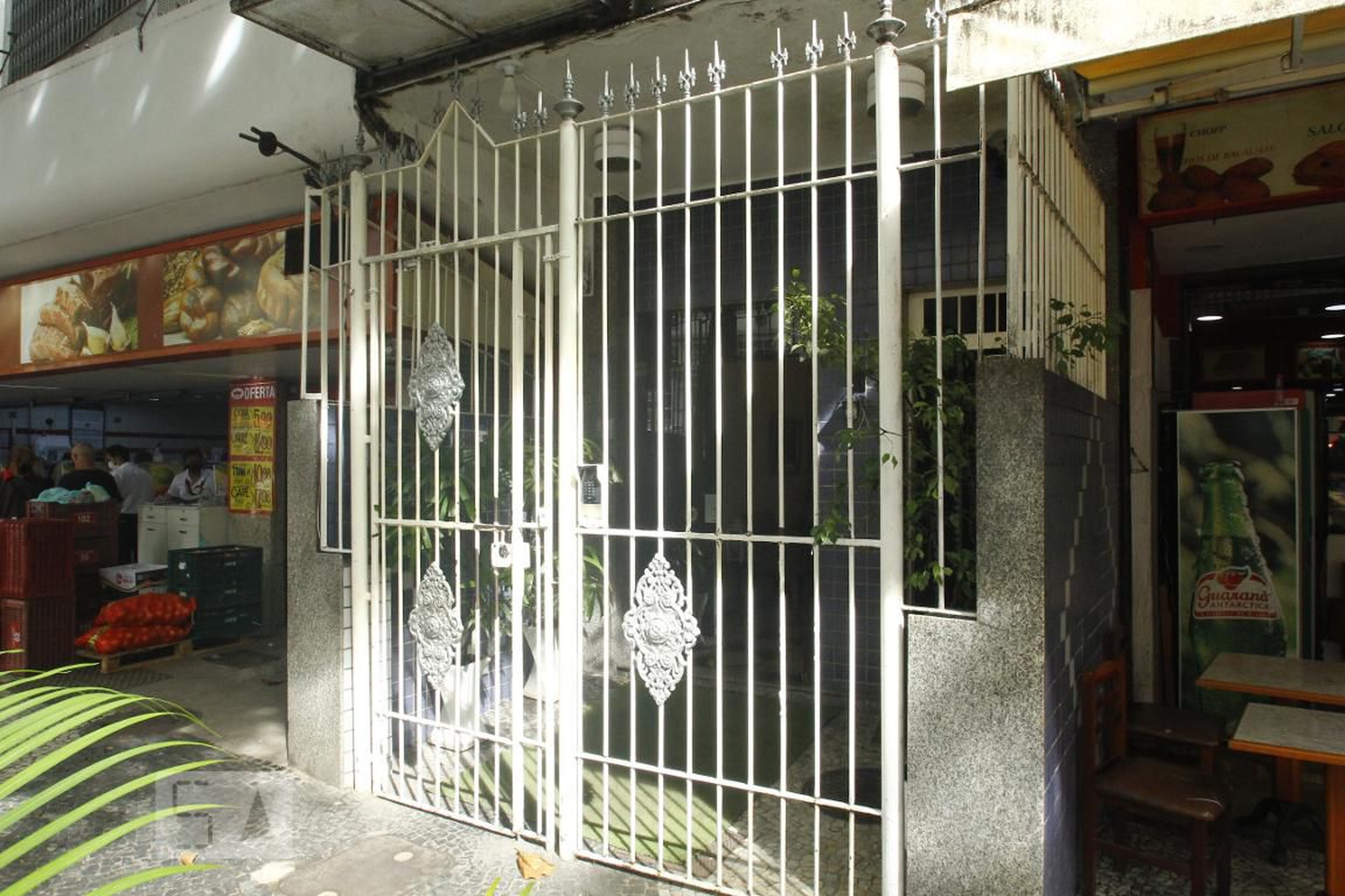 Entrada do Prédio - Edifício Almirante Lopees Rodrigues