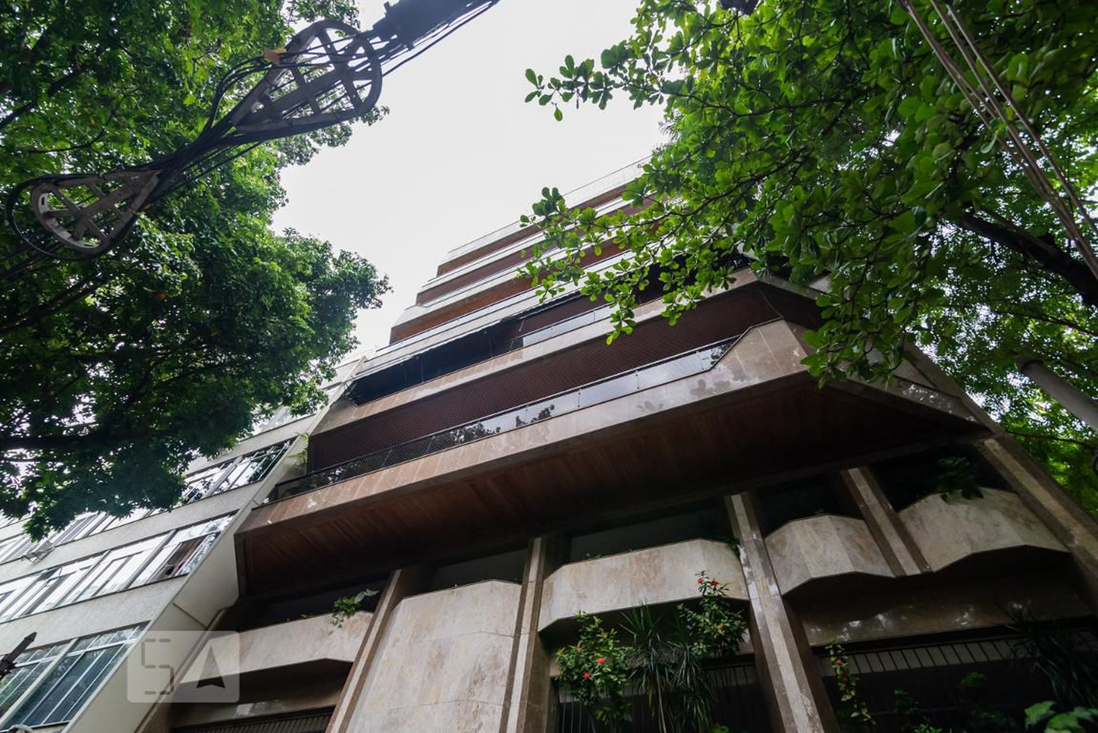 Fachada Condomínio em Rua Andrade Neves, 451