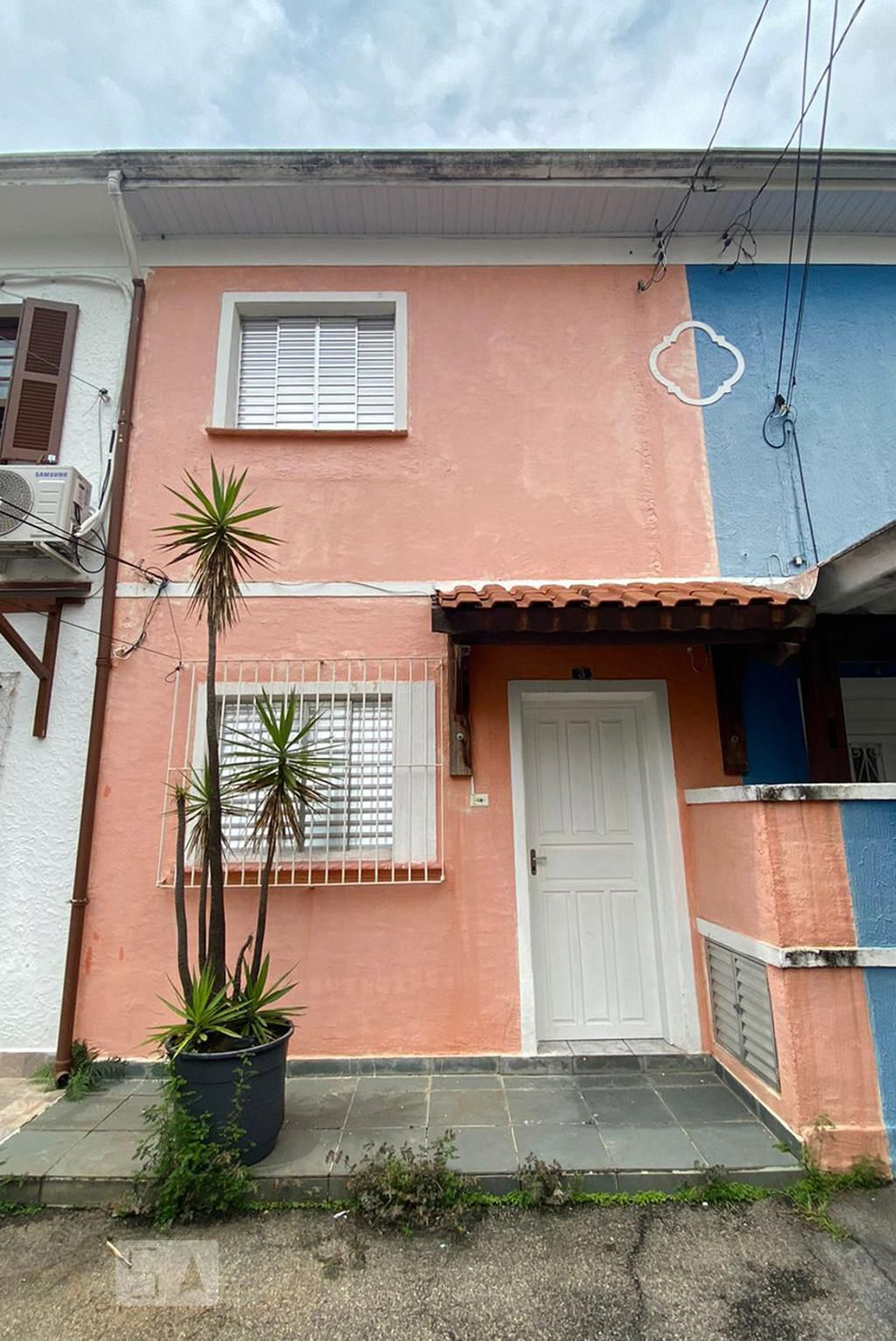 Fachada Condomínio em Rua Gandavo, 233