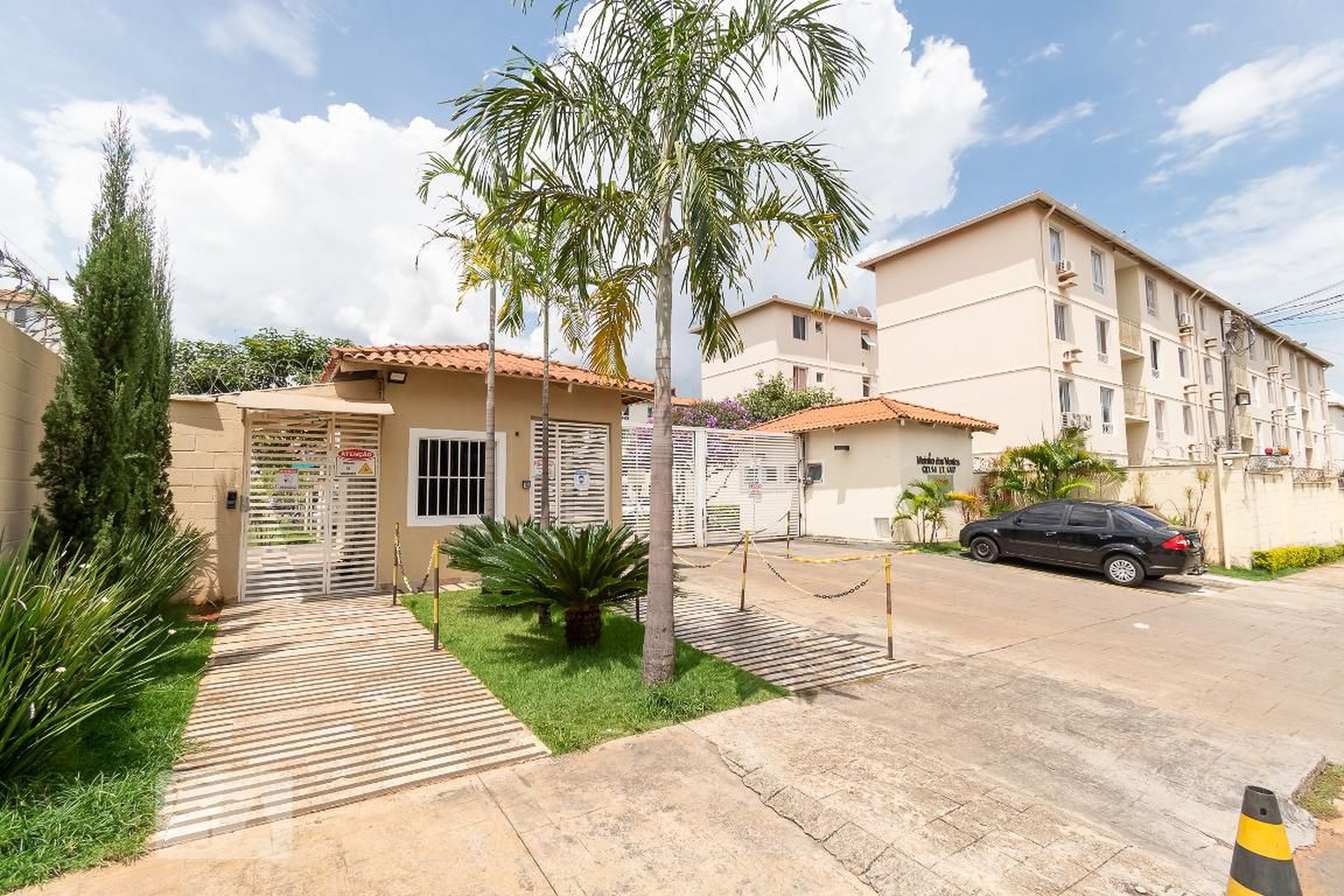 Fachada Condomínio em Rua MDV 6, 6