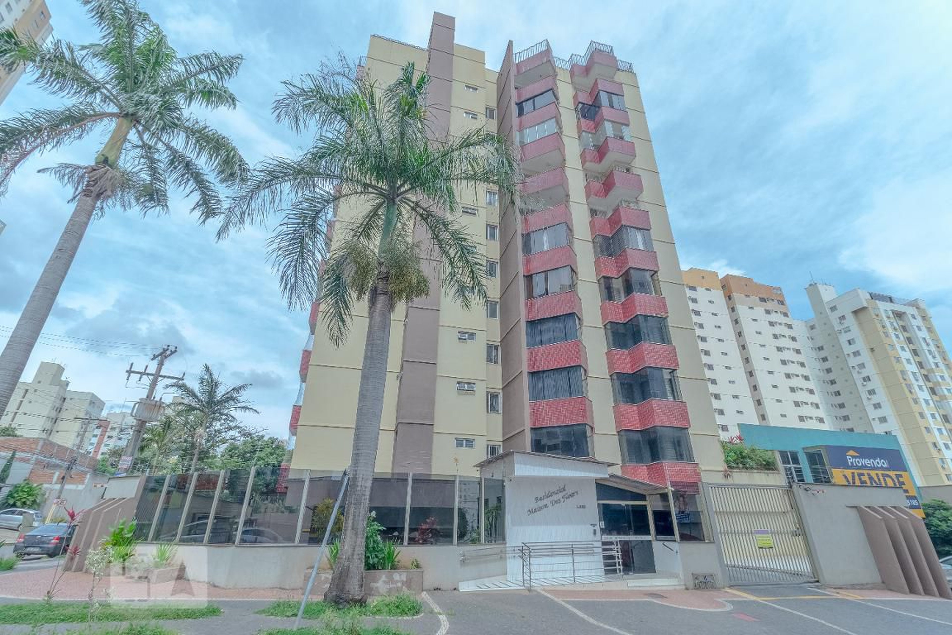 Fachada do Condomínio Condomínio em Rua T-64, 1002