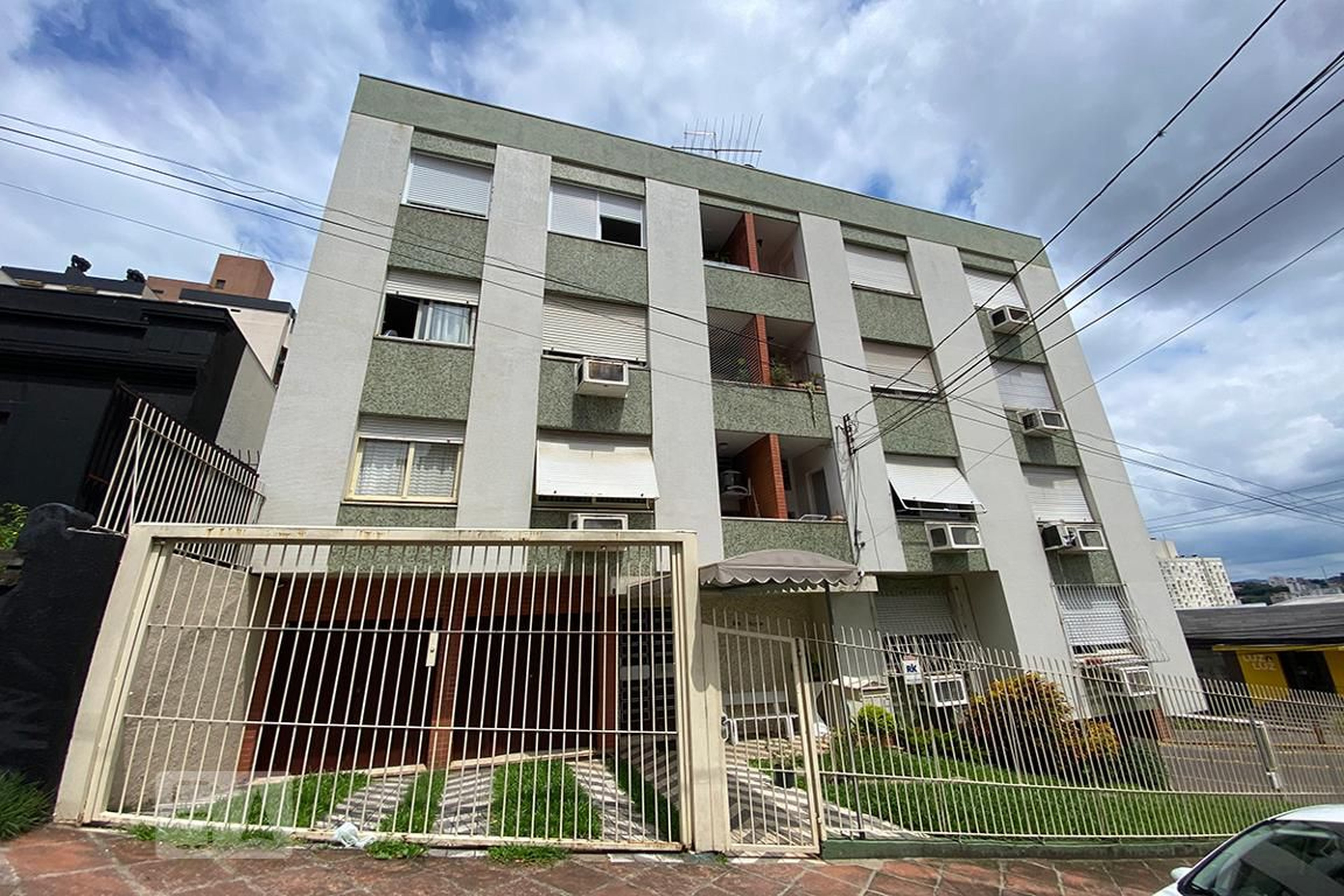 Fachada do Condomínio Edifício Elisa A