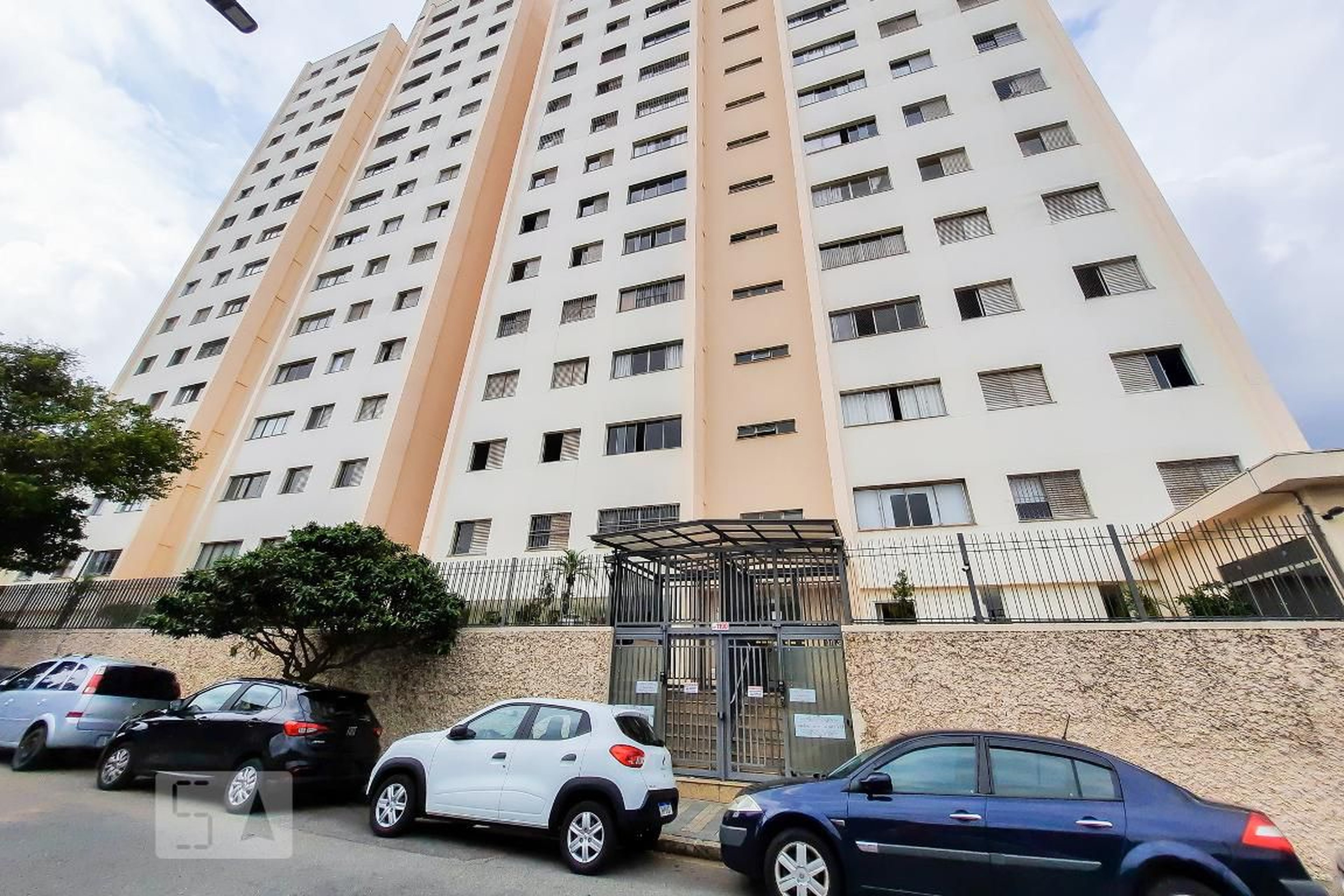 Fachada do Condomínio Condomínio Coemil VII