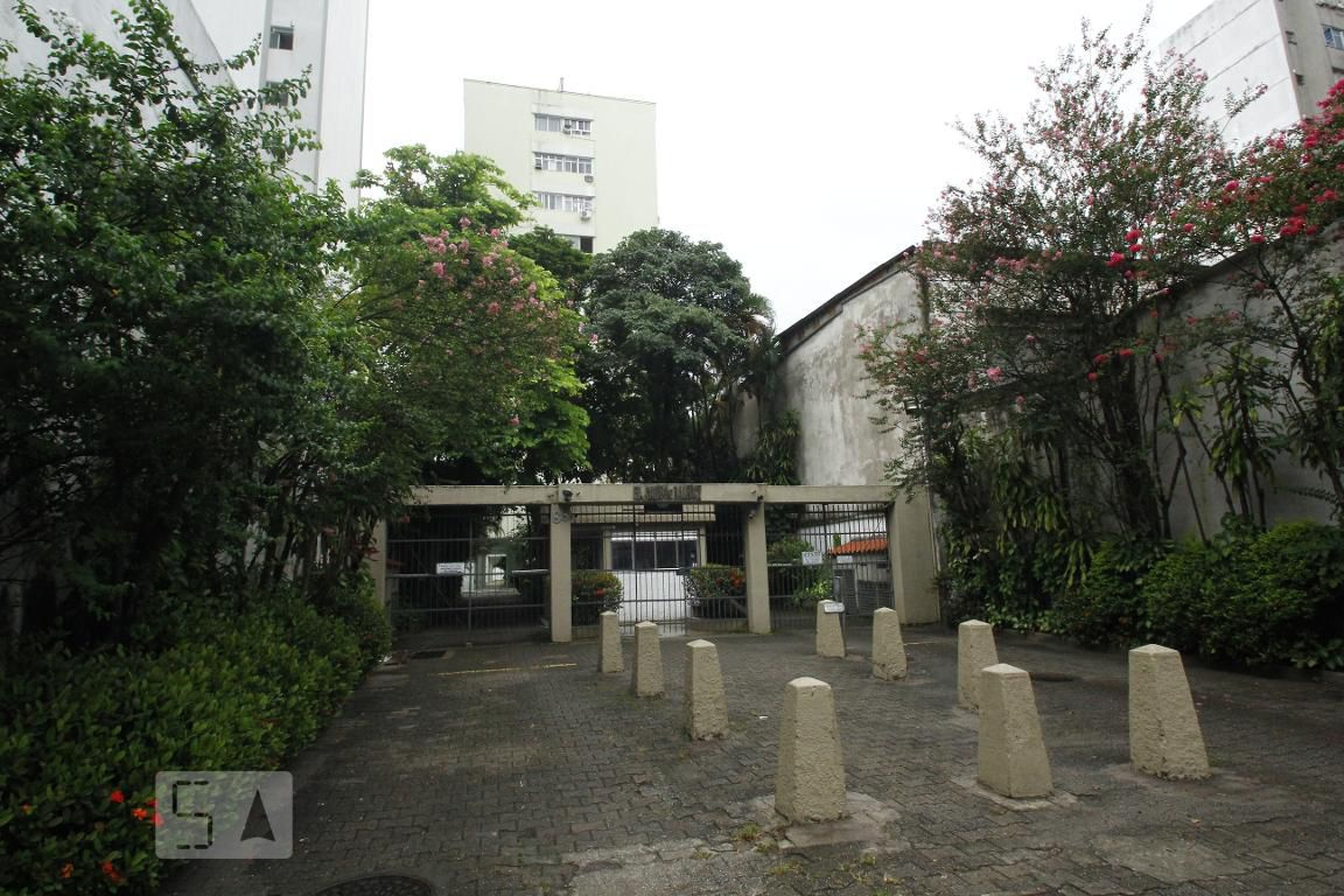 Fachada do Condomínio Edifício Camuse Balency