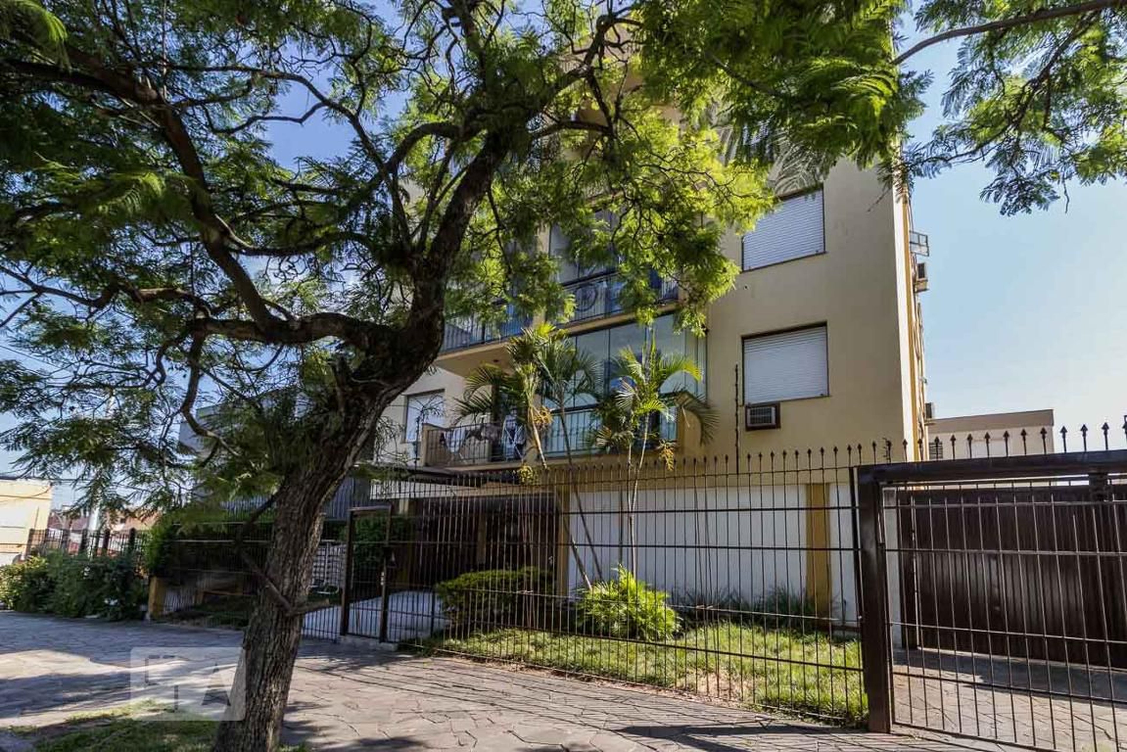 Fachada Condomínio em Rua Bento de Amaral, 3