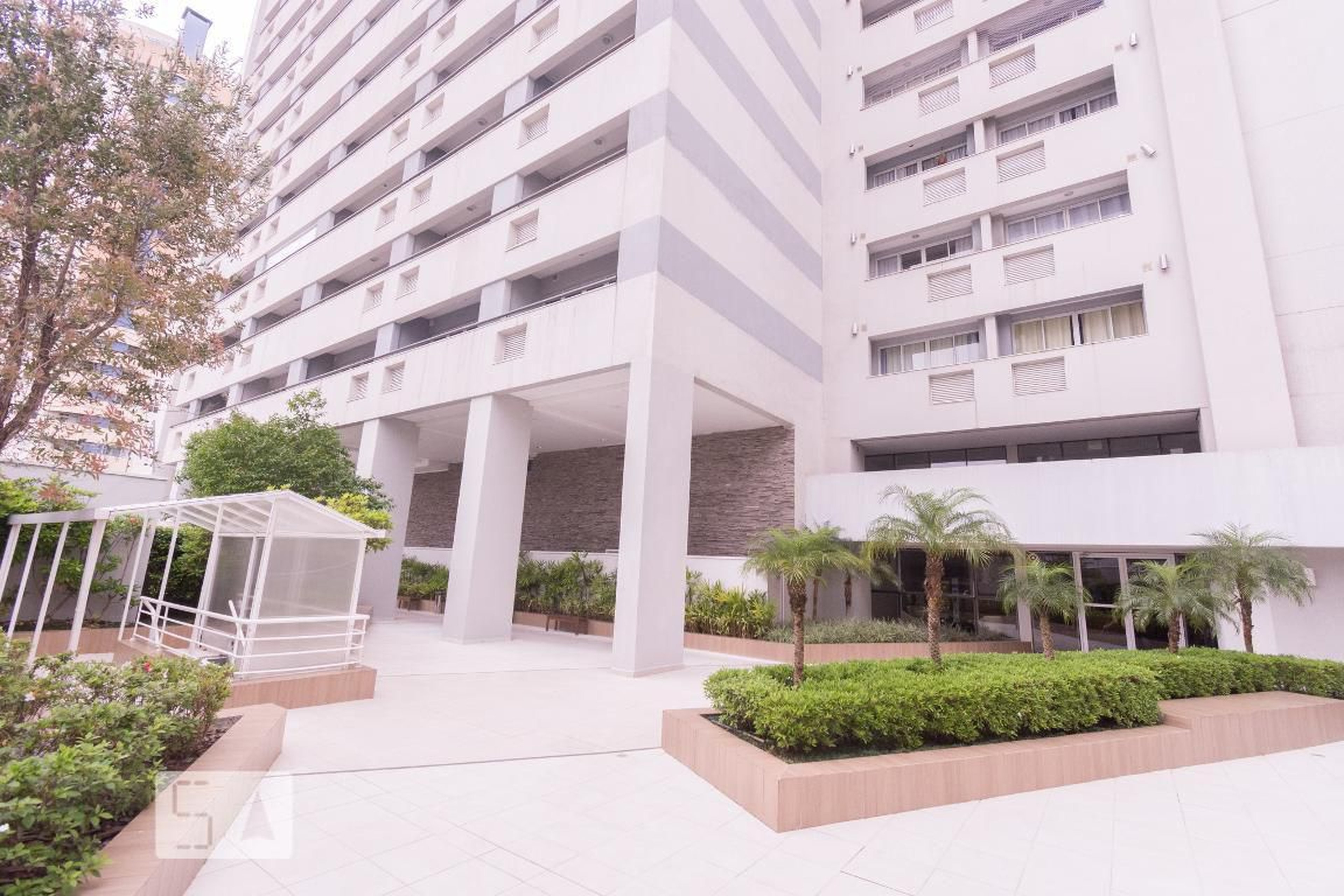 Fachada do Condomínio Condomínio Mid Home