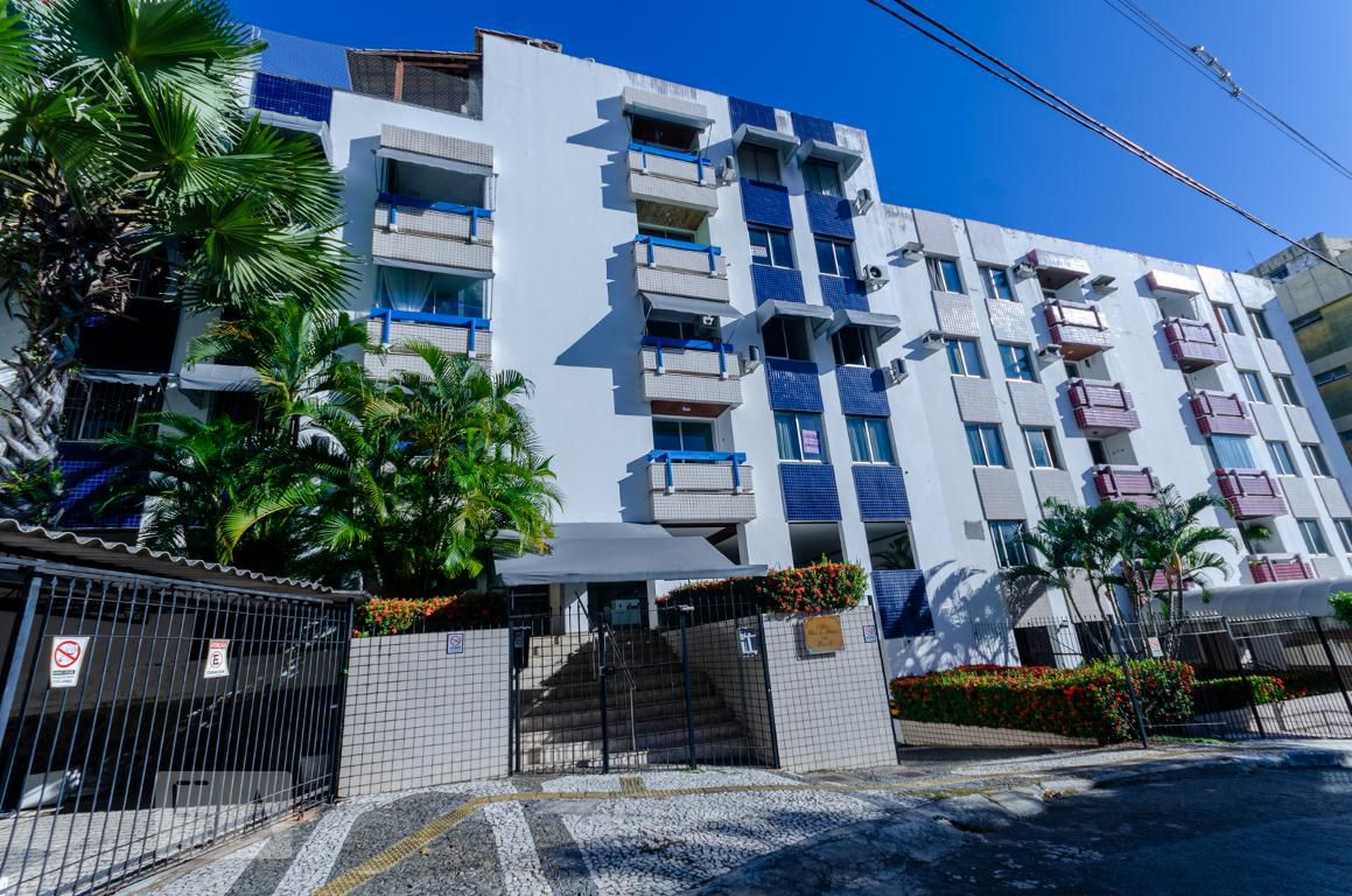 Fachada do Condomínio Condomínio Edf. Morro do Atlântico