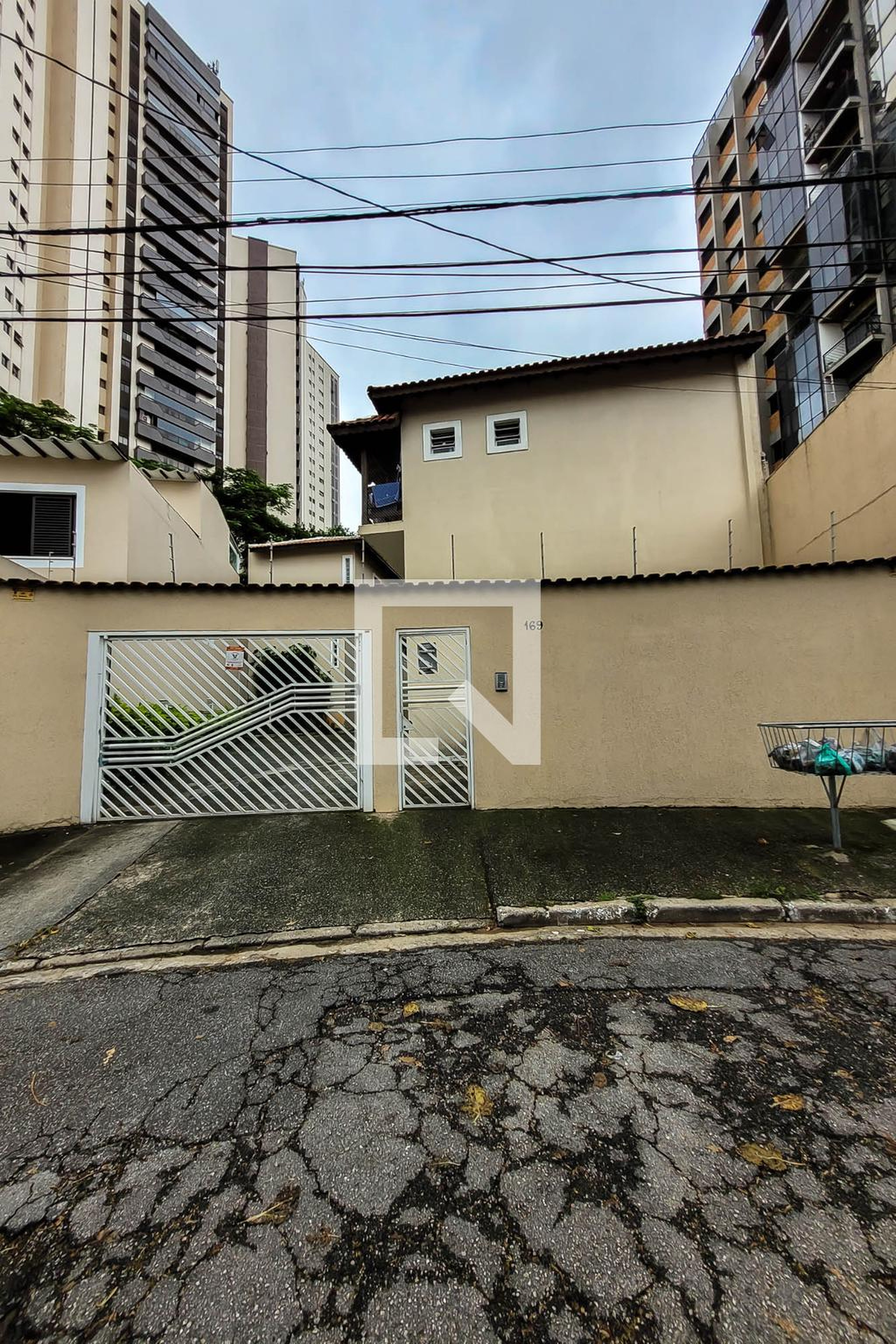Fachada Condomínio em Praça Evangelista, 169