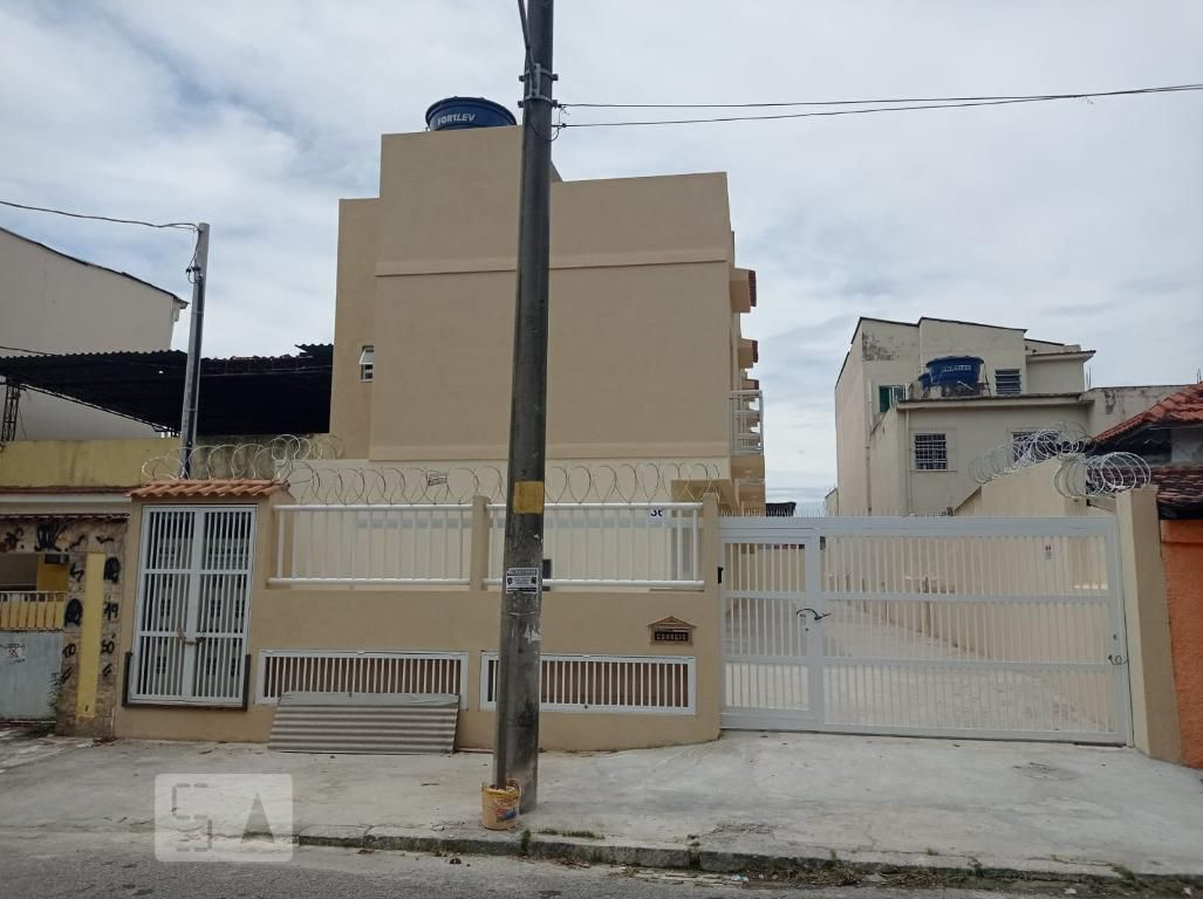 Fachada Condomínio em Rua Ester Correia, 36