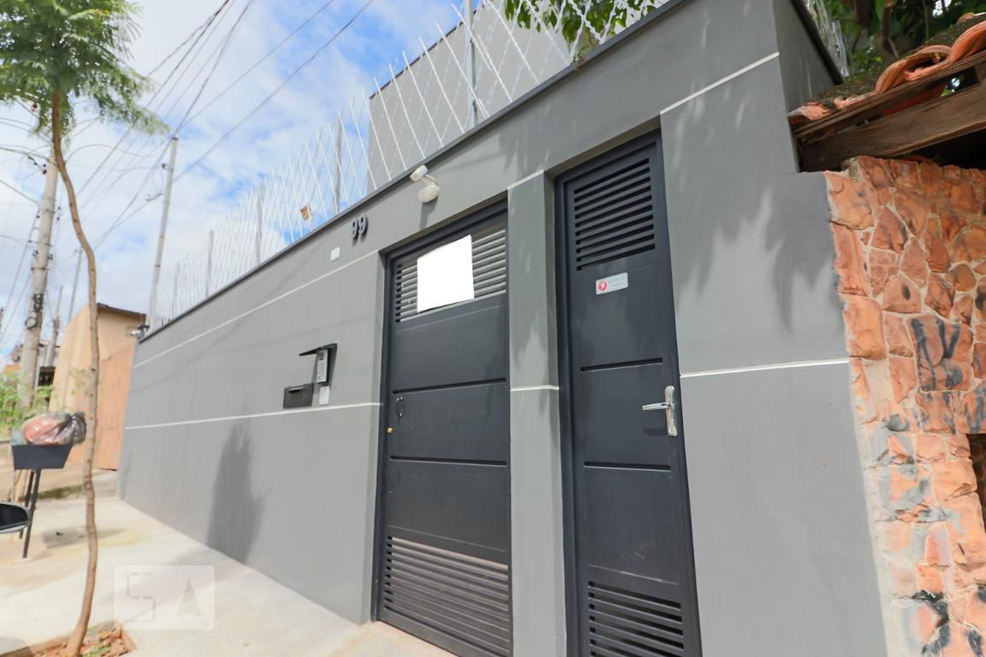 Fachada do Condomínio Condomínio em Rua Doutor Artur Imbassai, 99