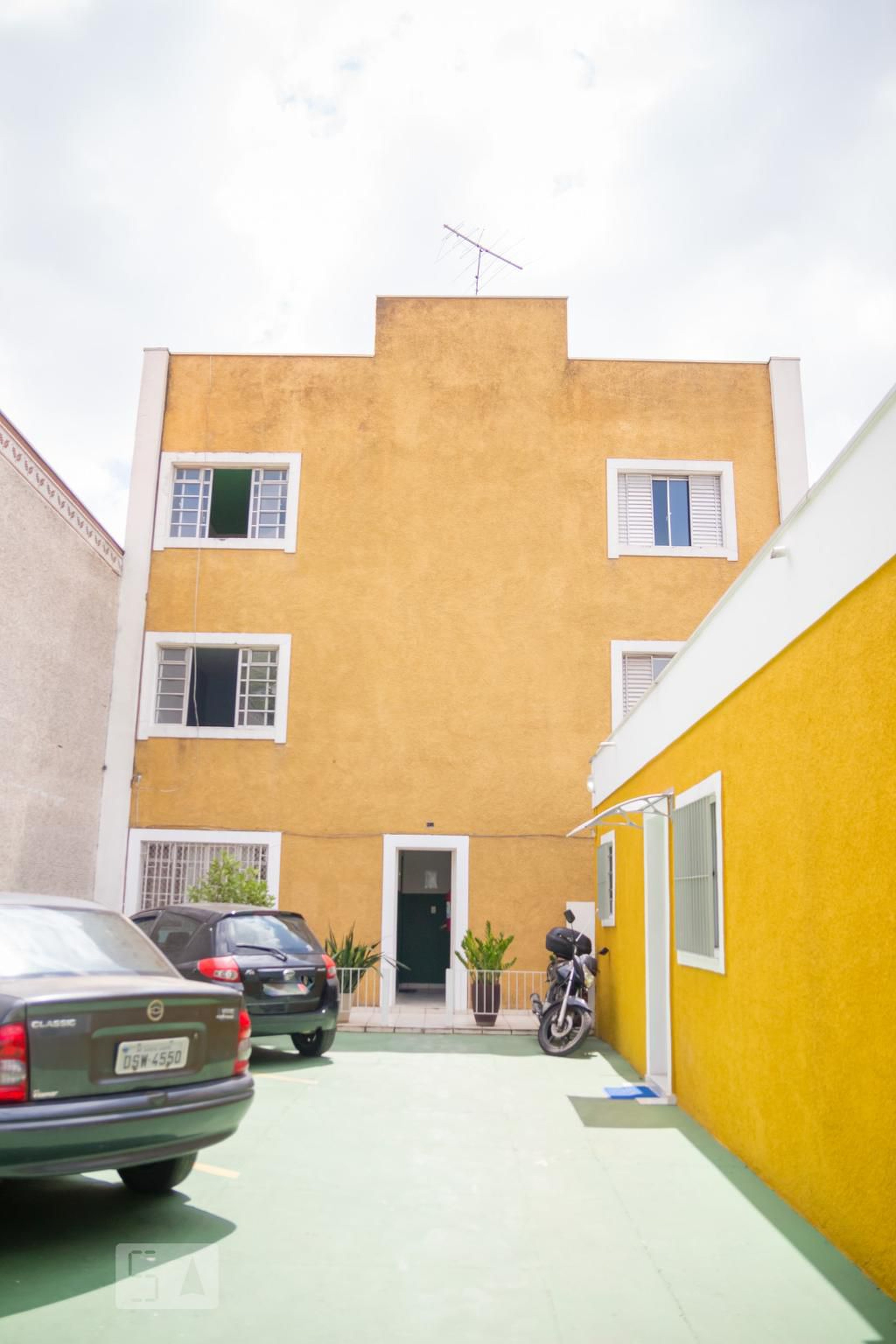 Fachada Condomínio em Rua José Aníbal Coleone, 108