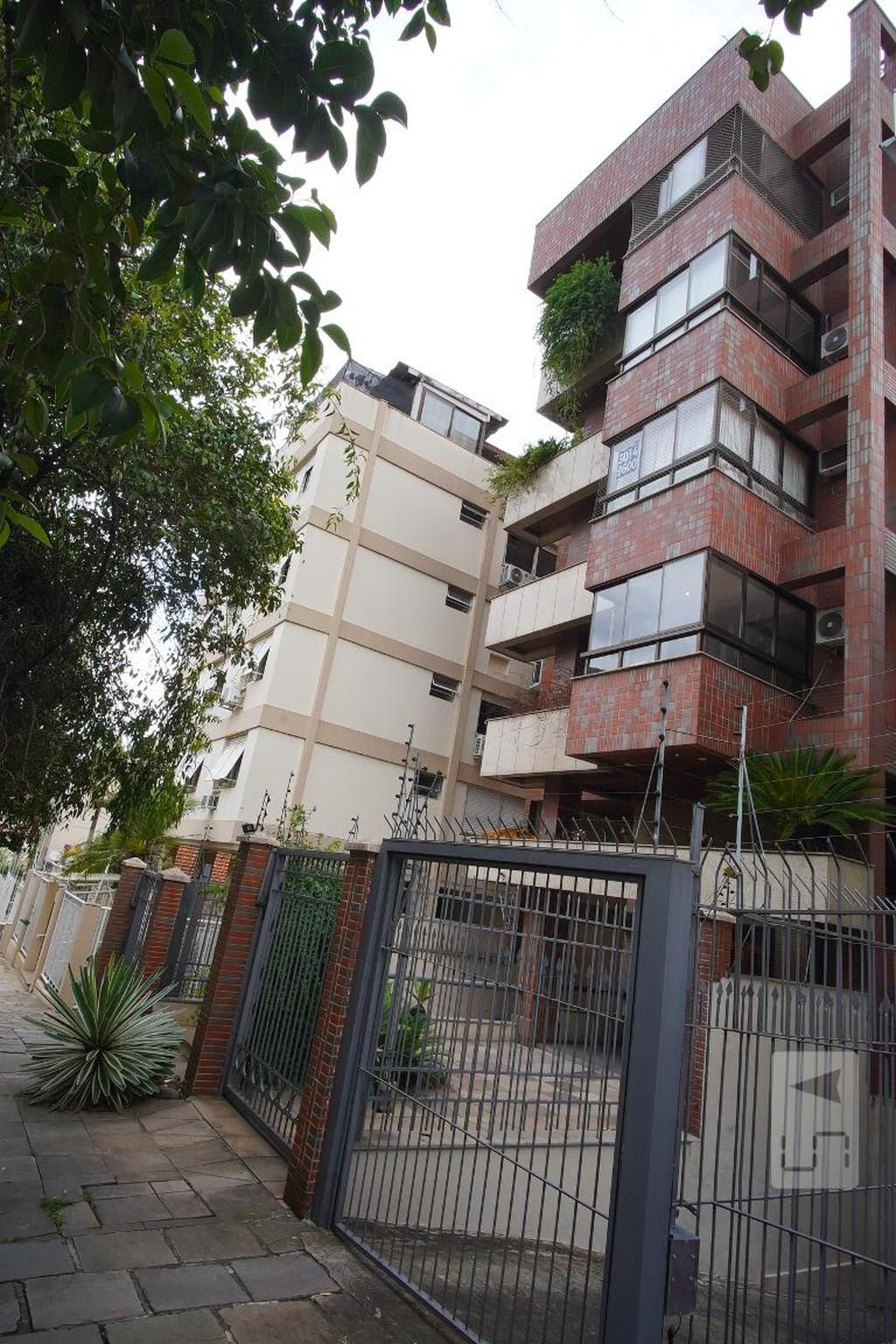 Fachada Condomínio em Rua Pedro Chaves Barcelos, 51