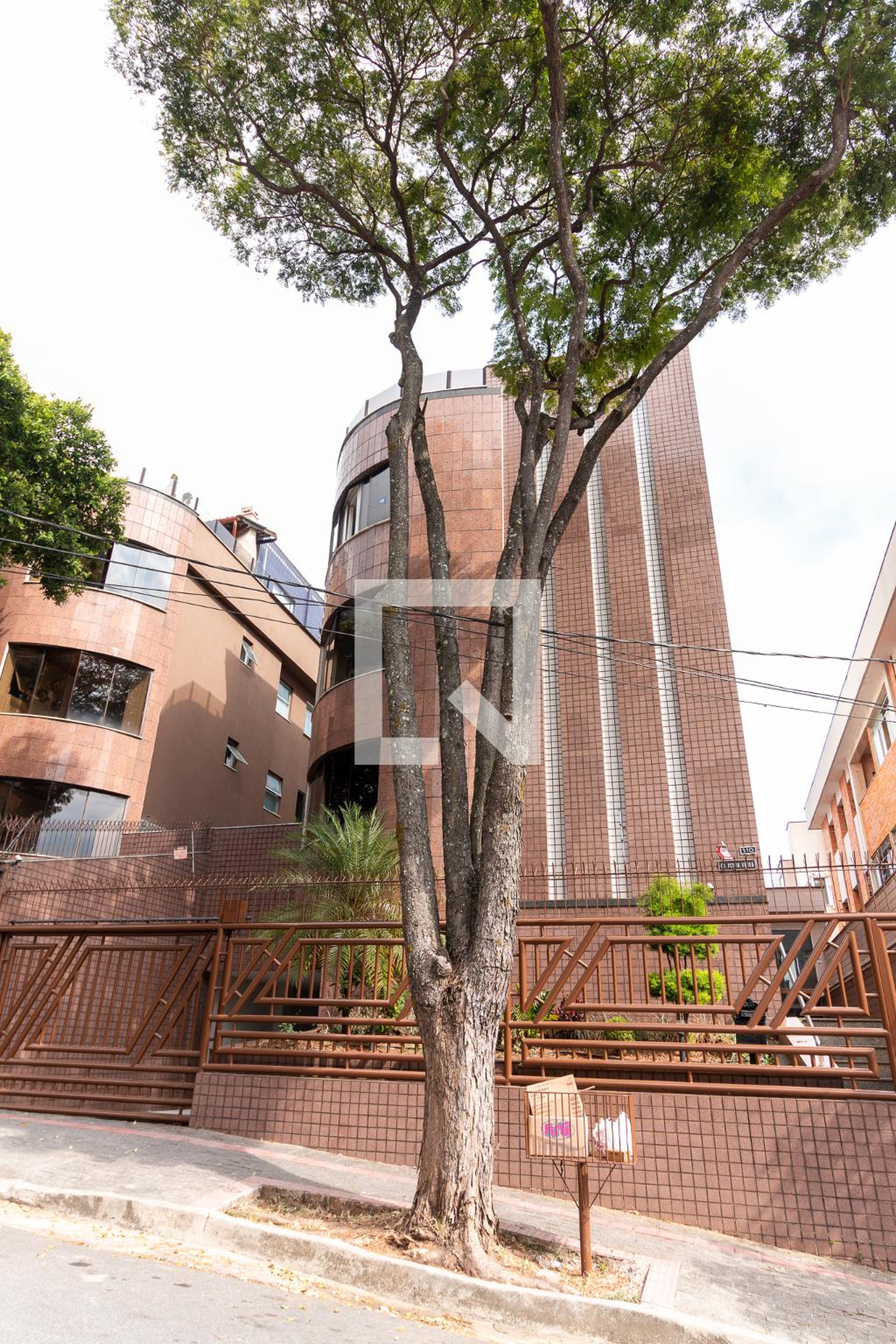 Fachada do Prédio Condomínio em Rua Desembargador Paula Mota, 110