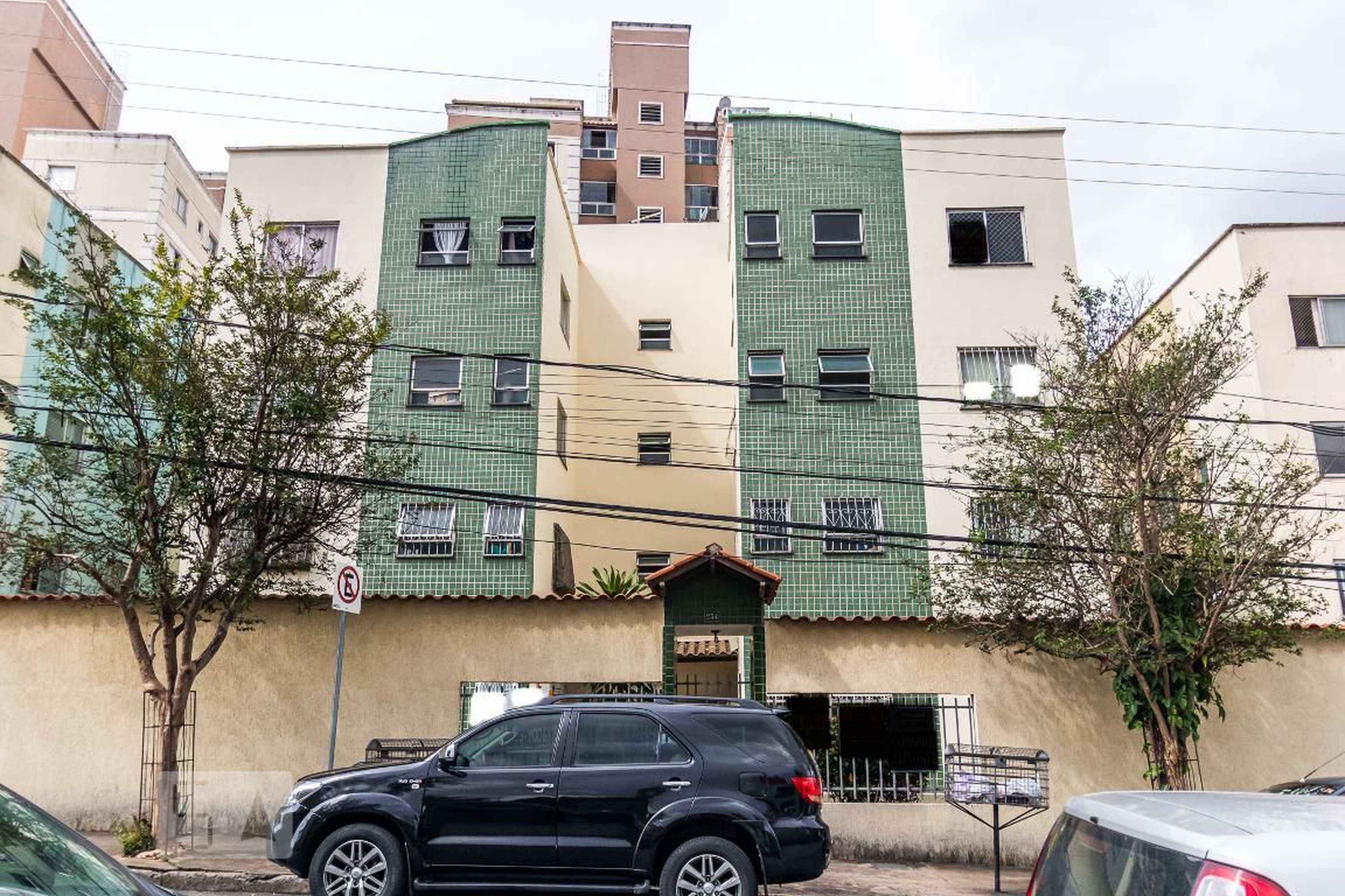 Fachada Condomínio em Rua Castelo da Beira, 234