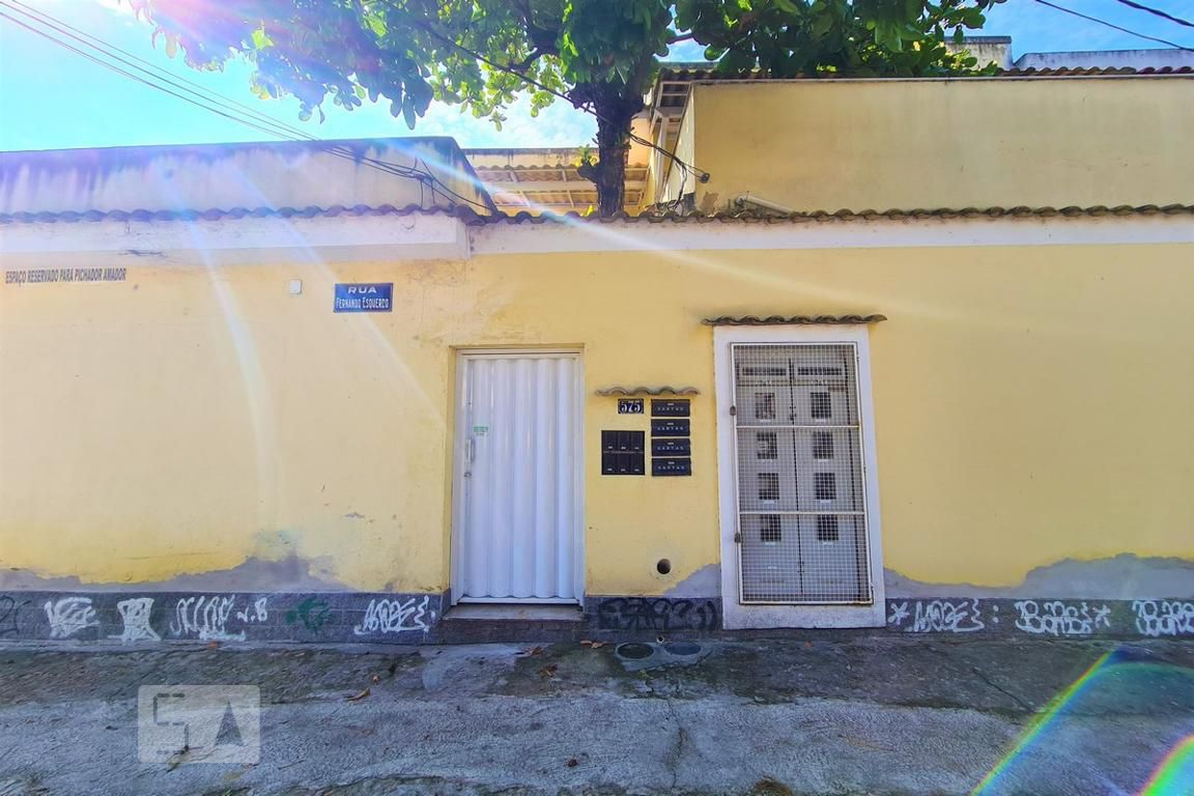 Fachada Condomínio em Rua Fernando Esquerdo, 575