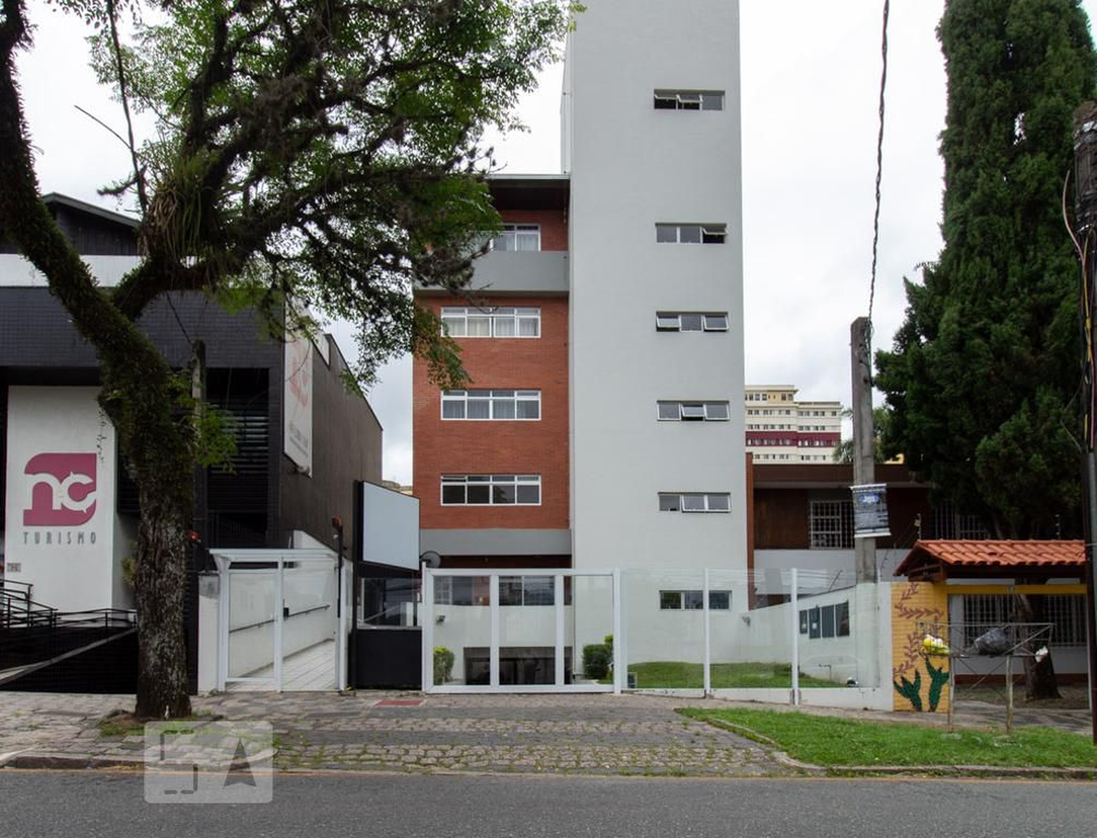 Fachada do Condomínio Condomínio em Rua Doutor Faivre, 87