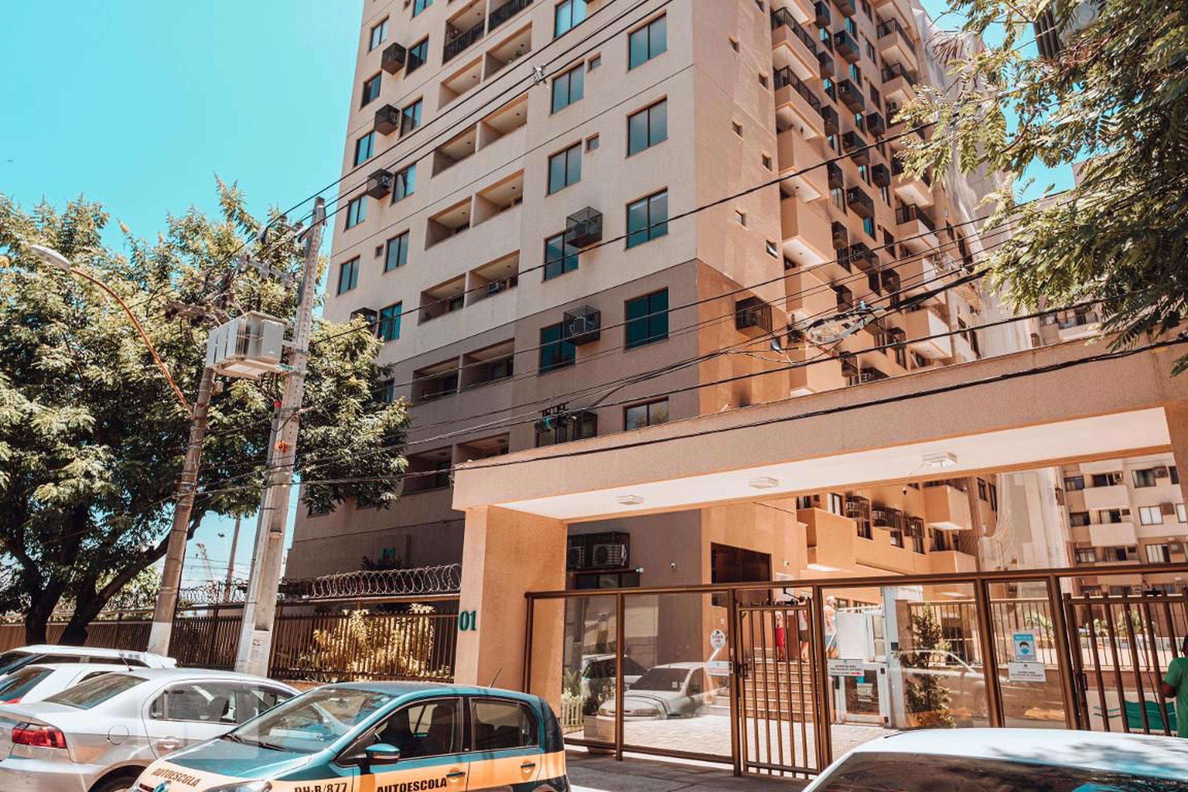 Fachada do Condomínio Condomínio Enseada Park