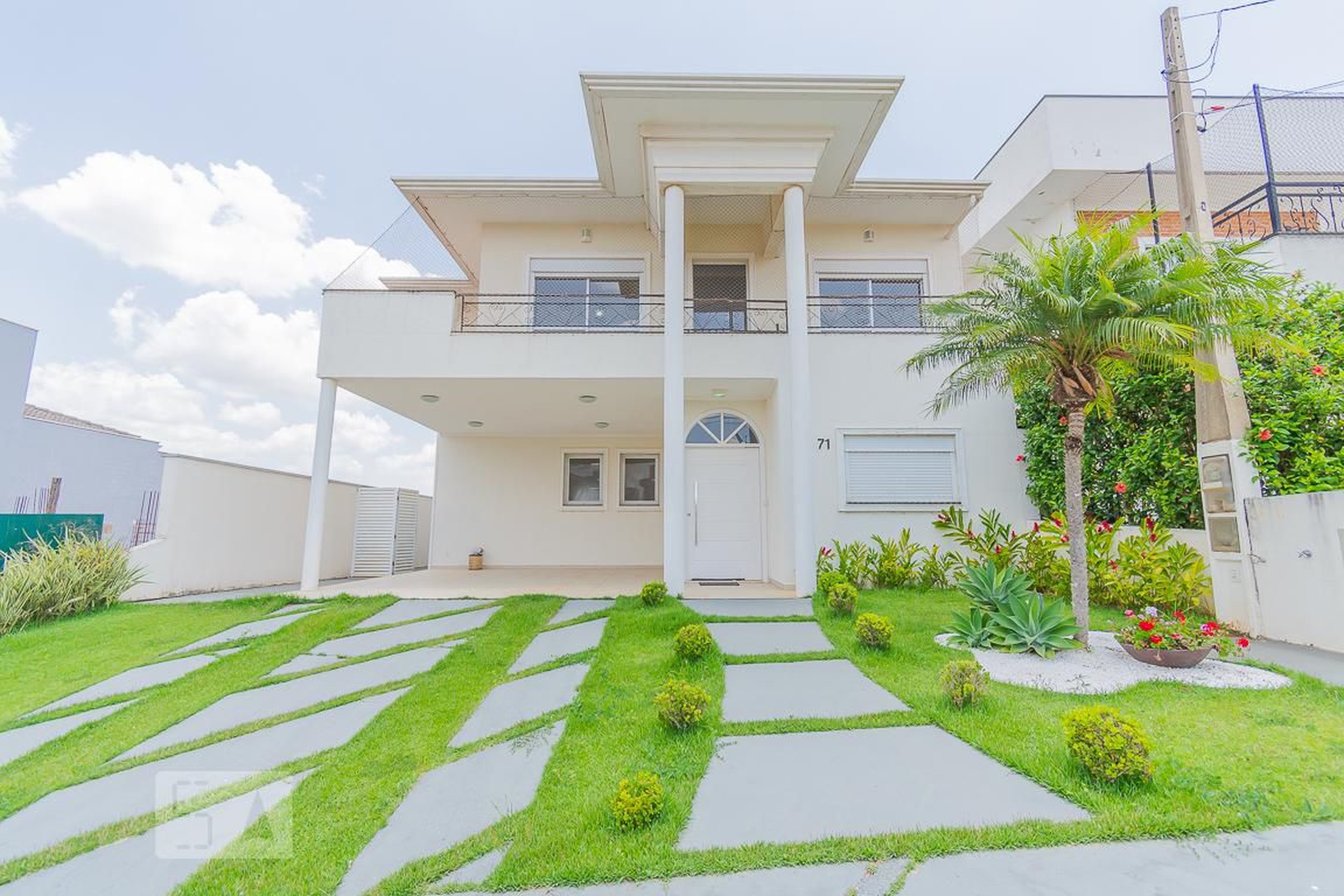 Fachada Condomínio em Rua Alice Lourdes Lançoni, 71