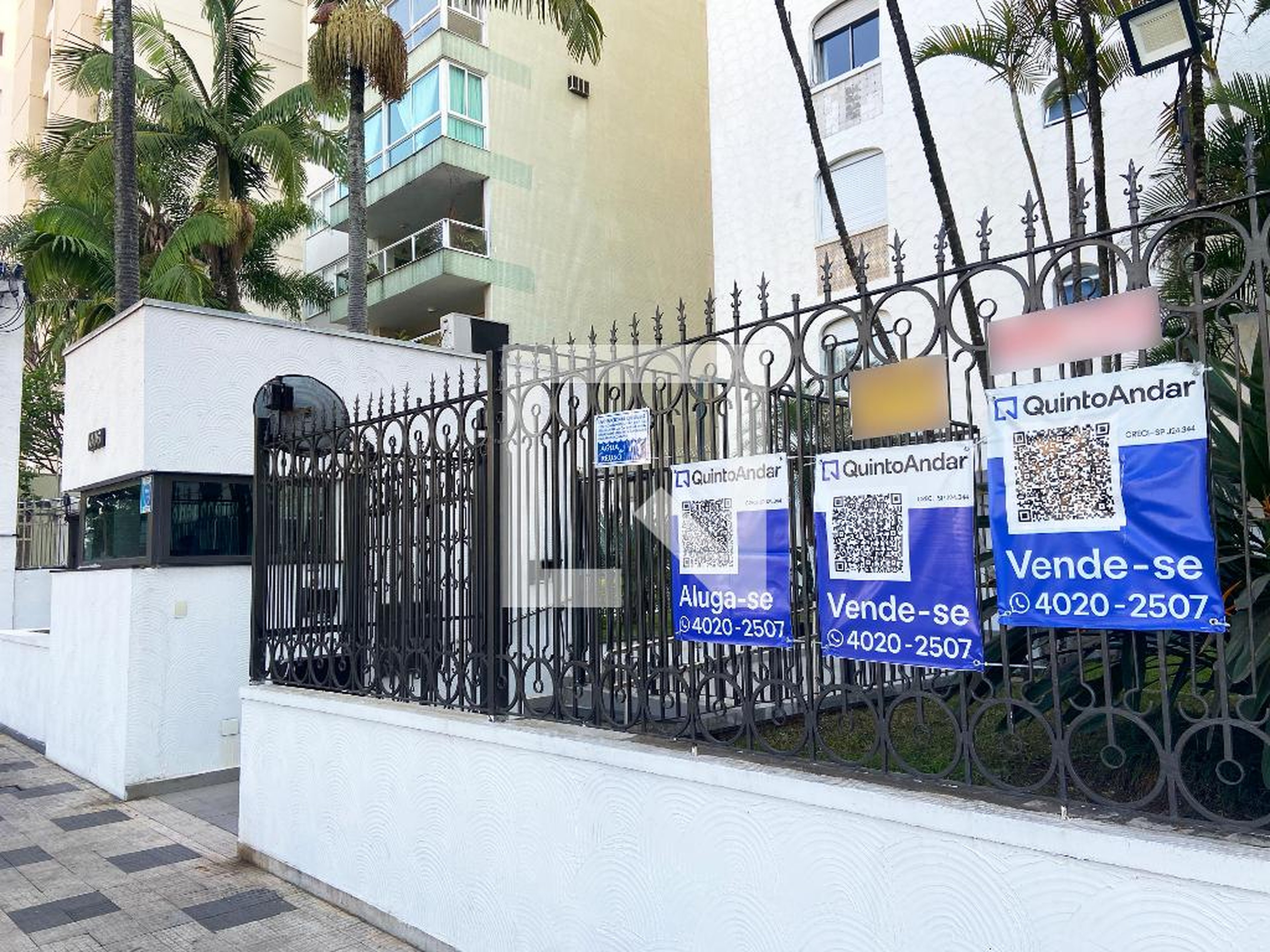 Fachada do Condomínio Condomínio Edifícios Piccadilly & Trafalgar