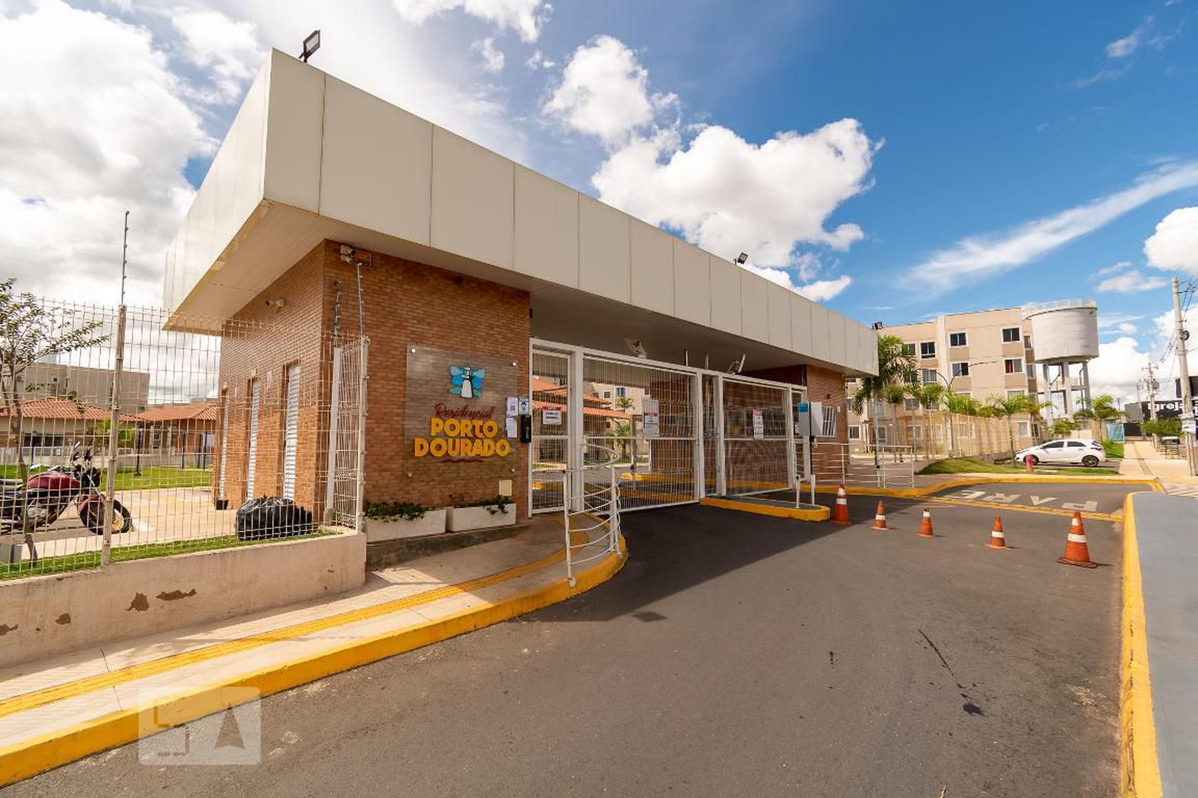 Fachada Condomínio em Avenida Porto Dourado, 6