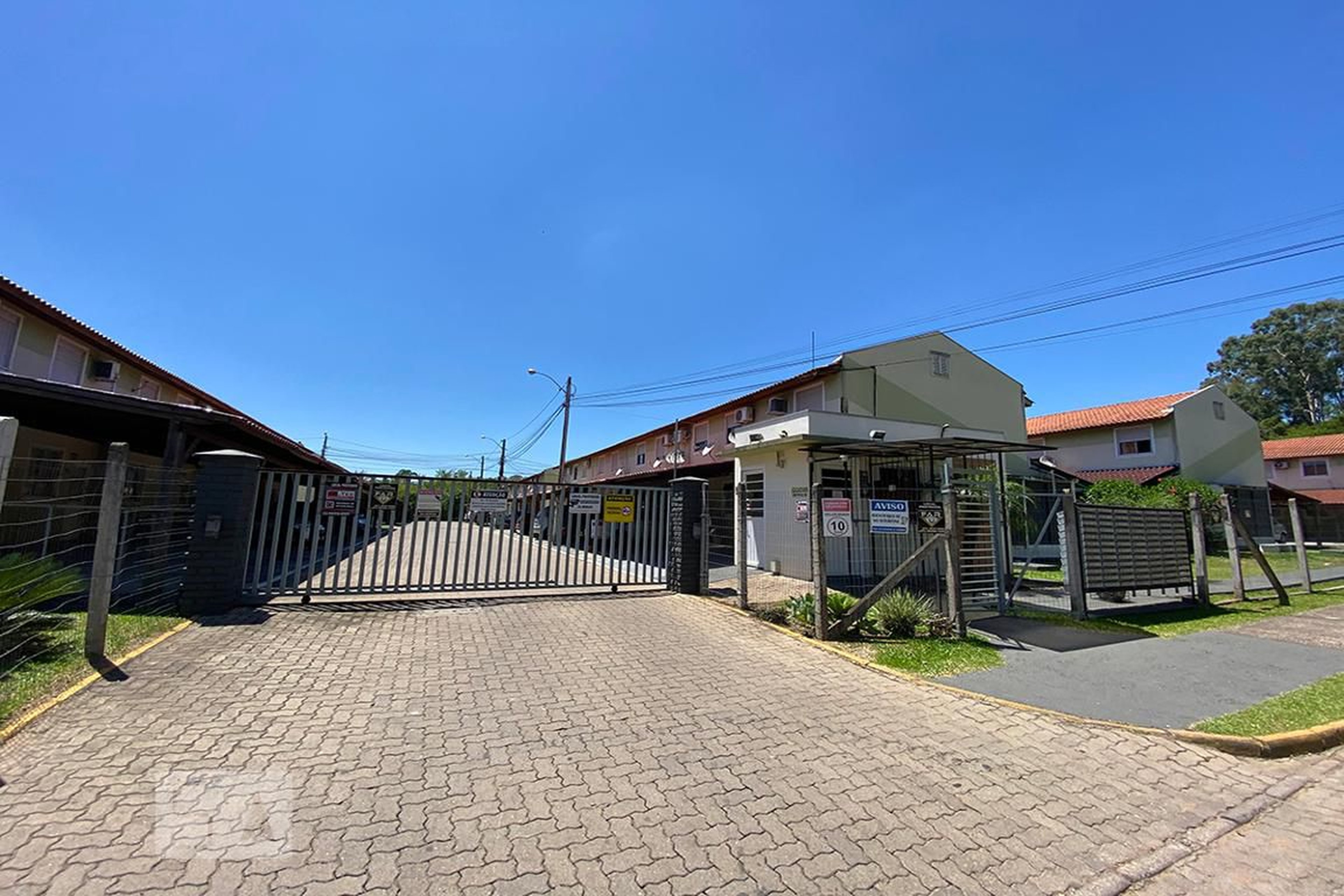 Fachada do Condomínio Condomínio em Rua Jaime Caetano Braun, 270