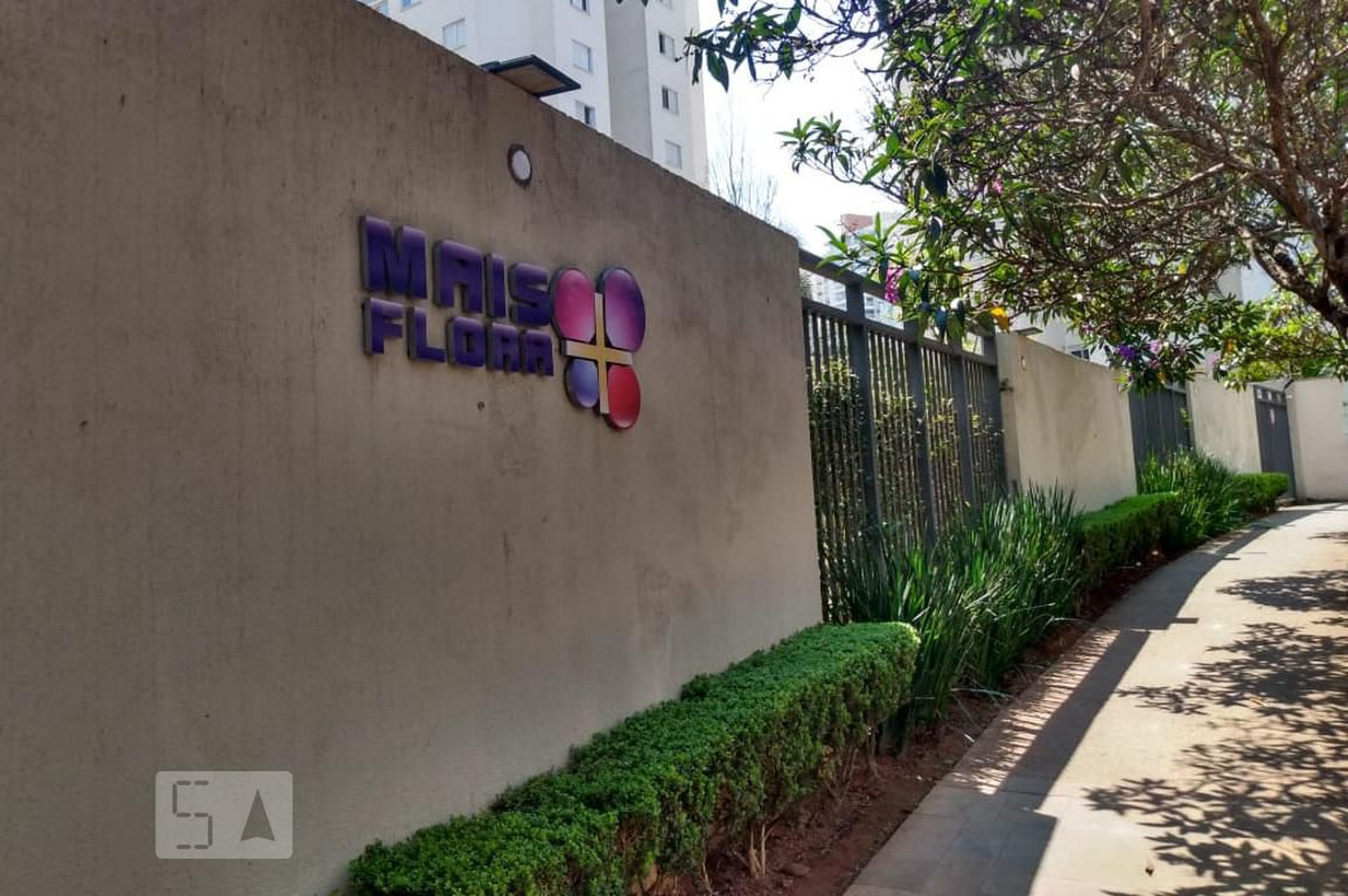 Fachada do Condomínio Condomínio Mais Flora