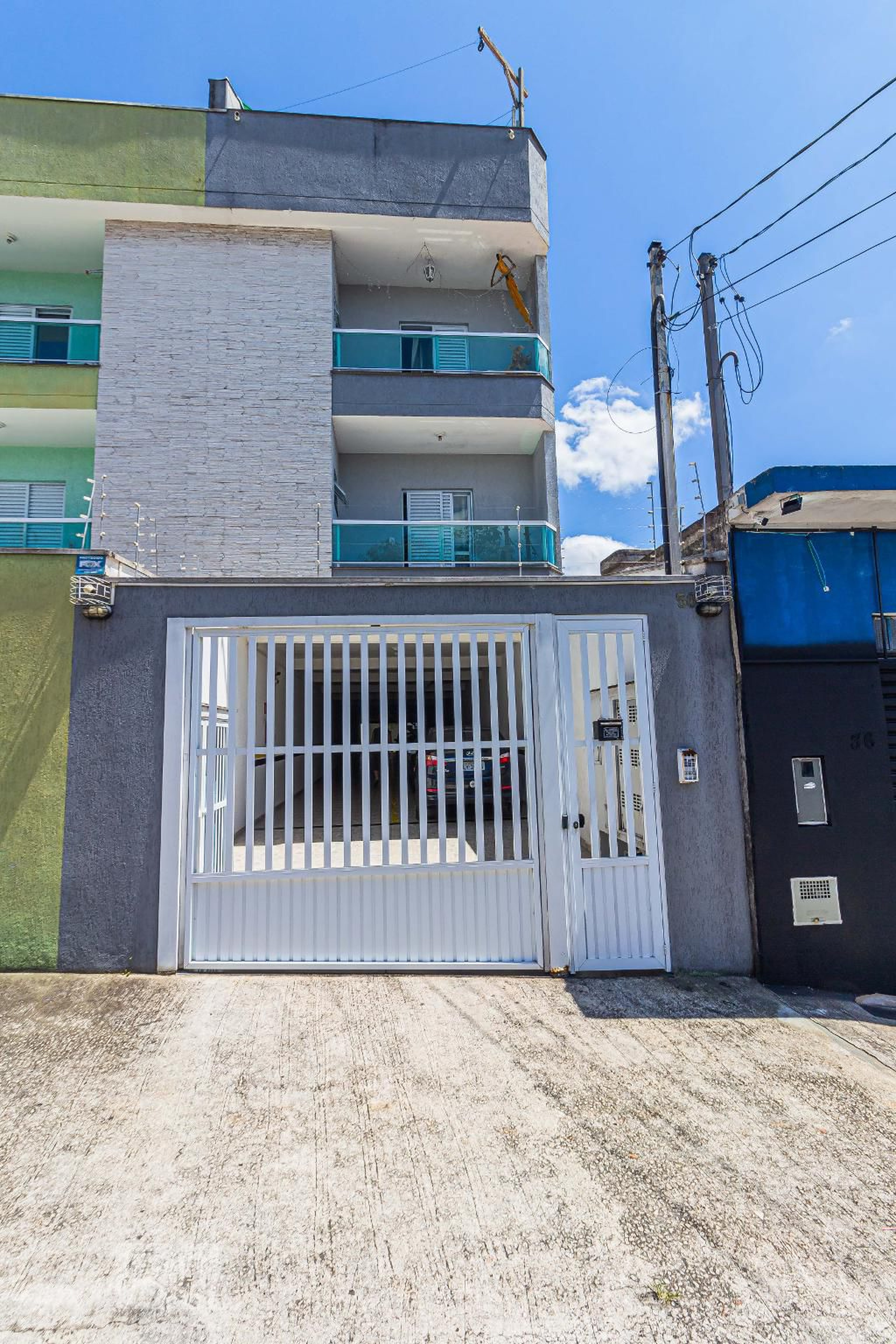 Fachada Condomínio em Rua Luís Silva, 50