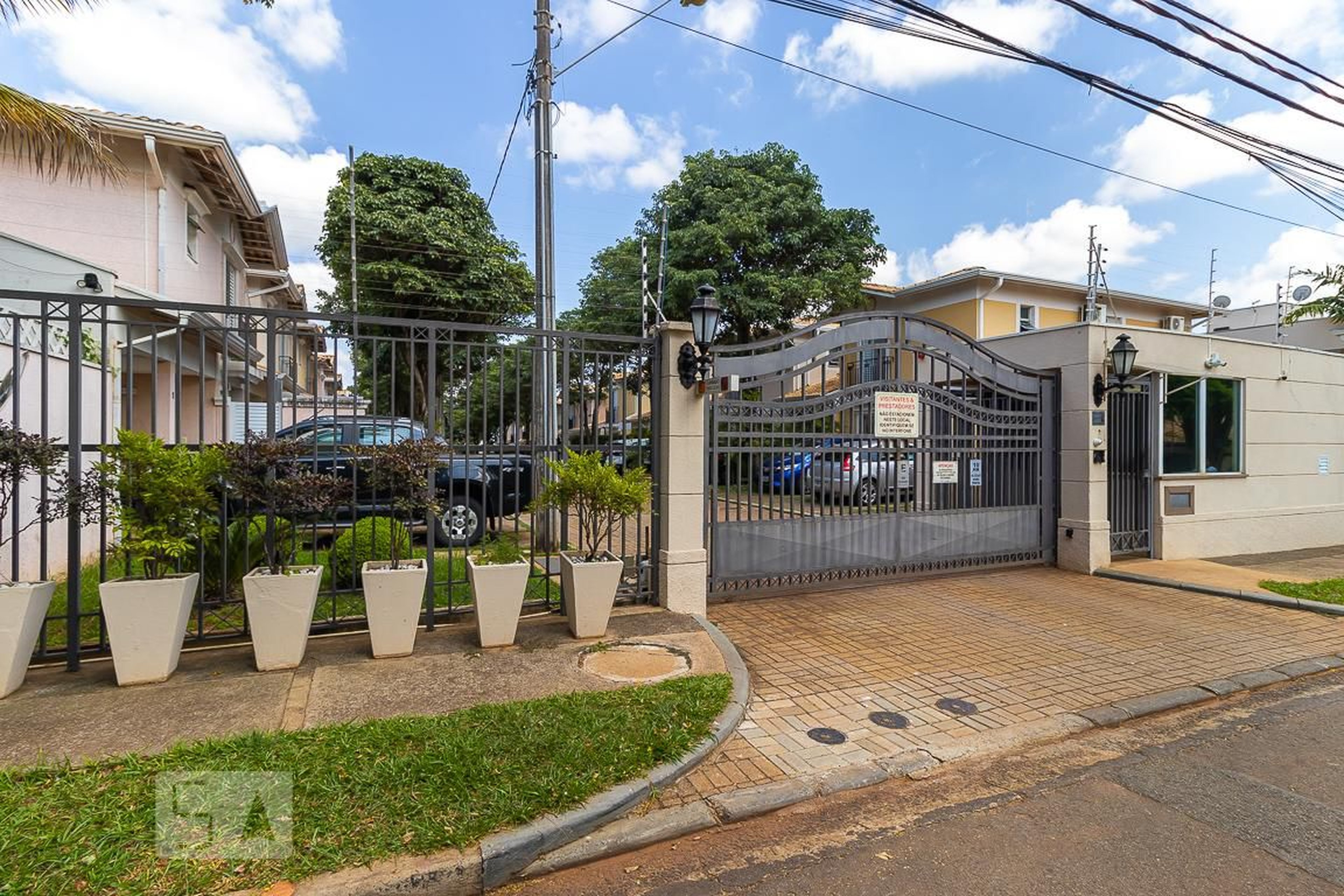 Fachada Condomínio Petit Village