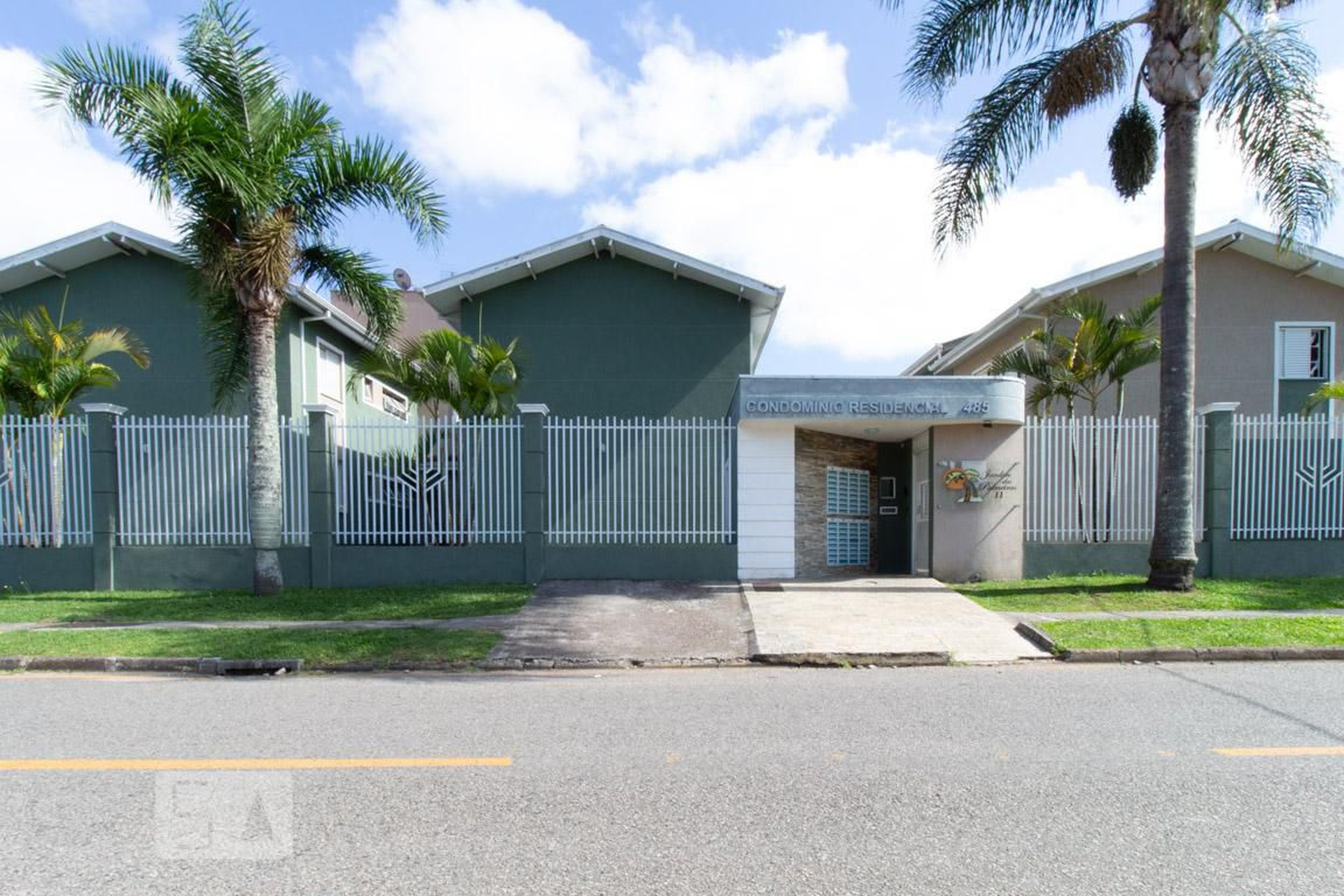 Fachada do Condomínio Condomínio om. Residencial das Palmeiras