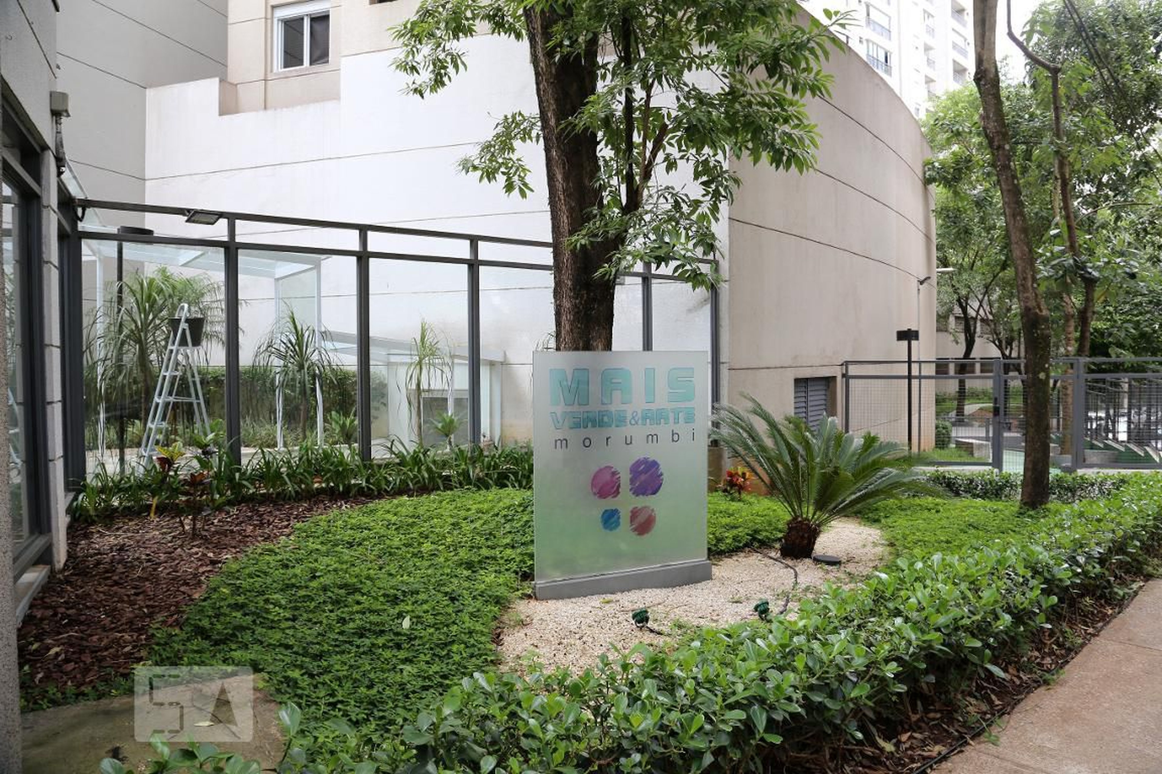 Fachada do Condomínio Condomínio Mais Verde e Arte