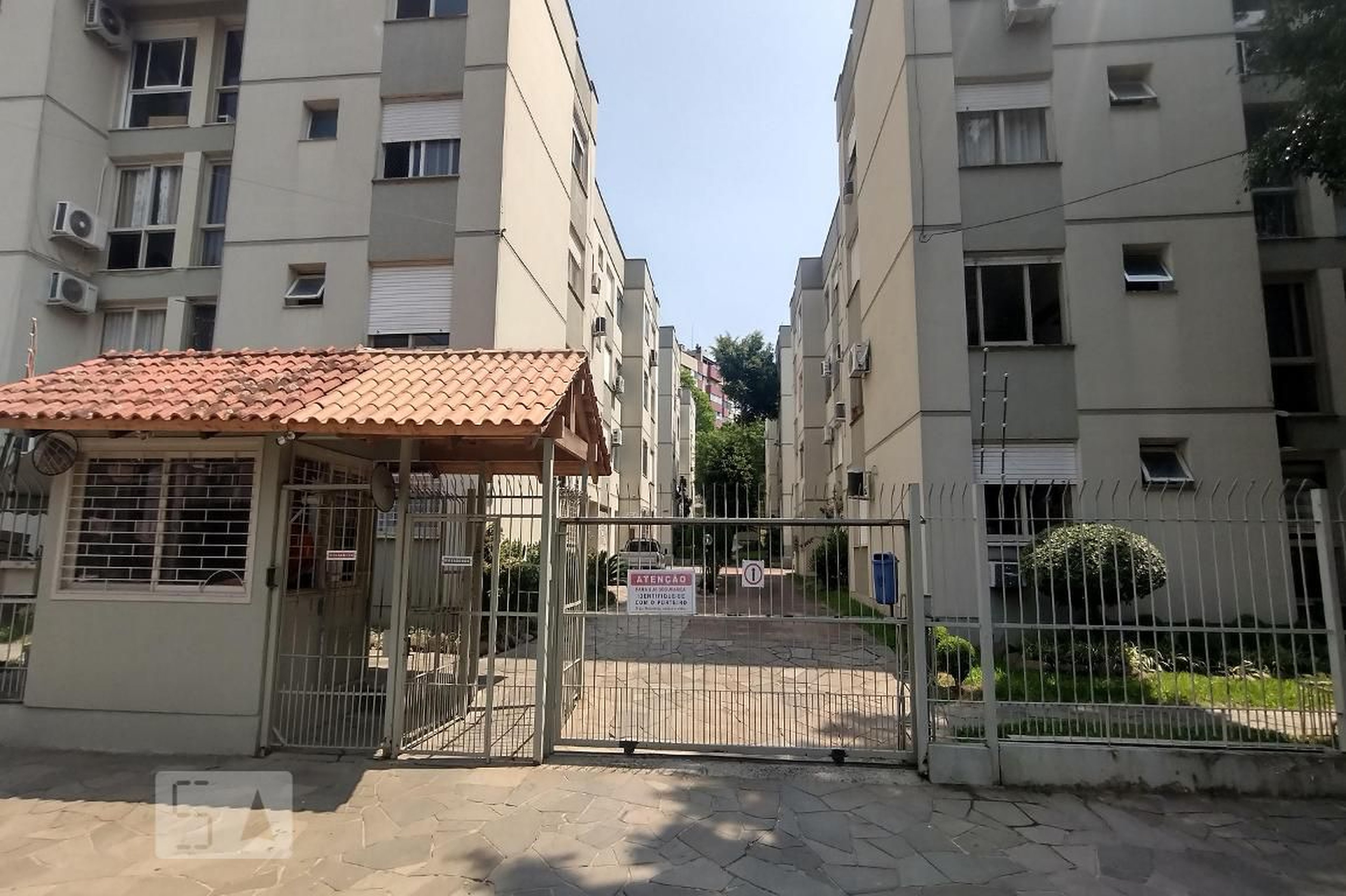 Fachada do Condomínio Edifício Jardim do Salso I