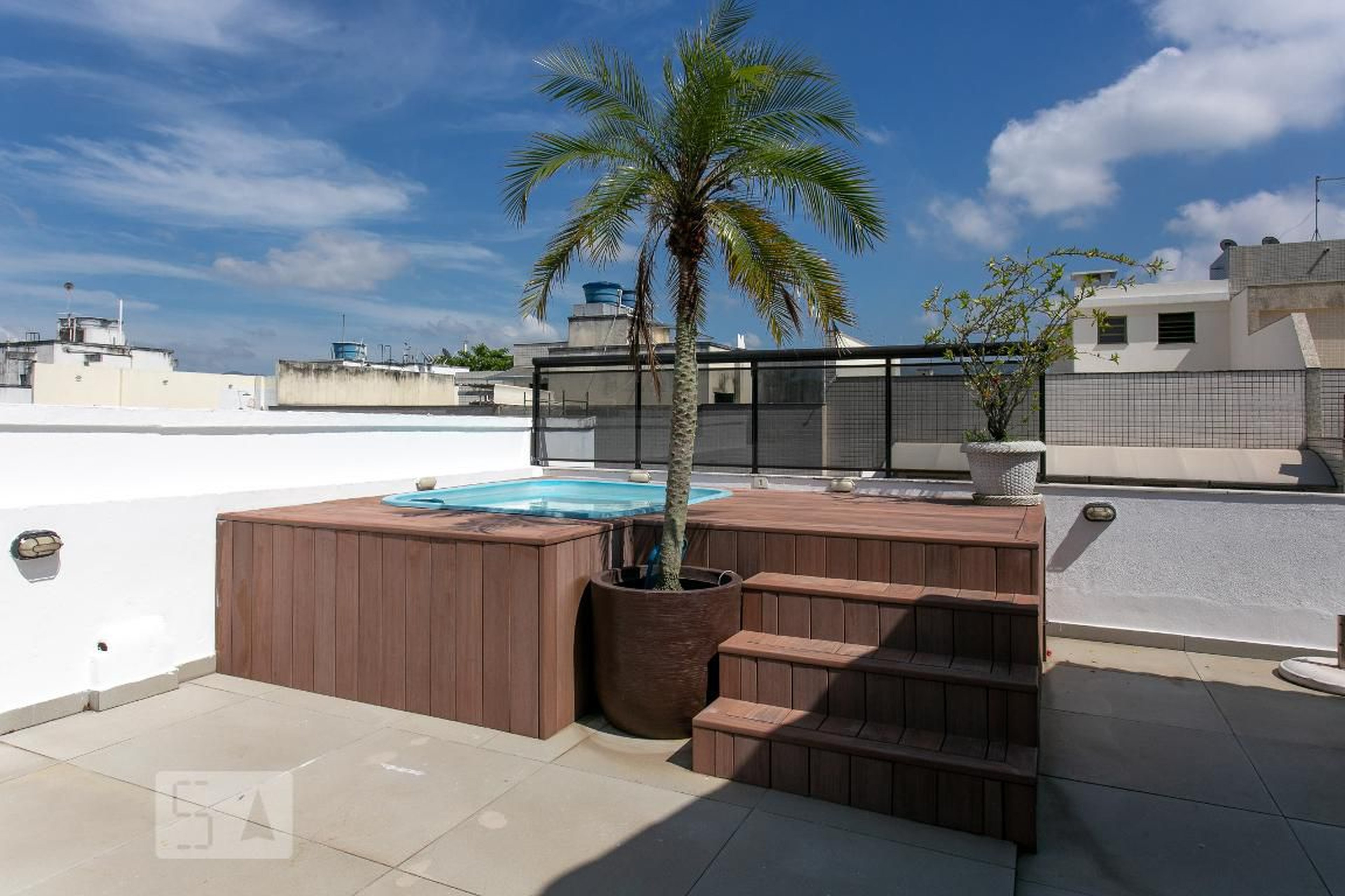 Piscina - Edifício Nimes