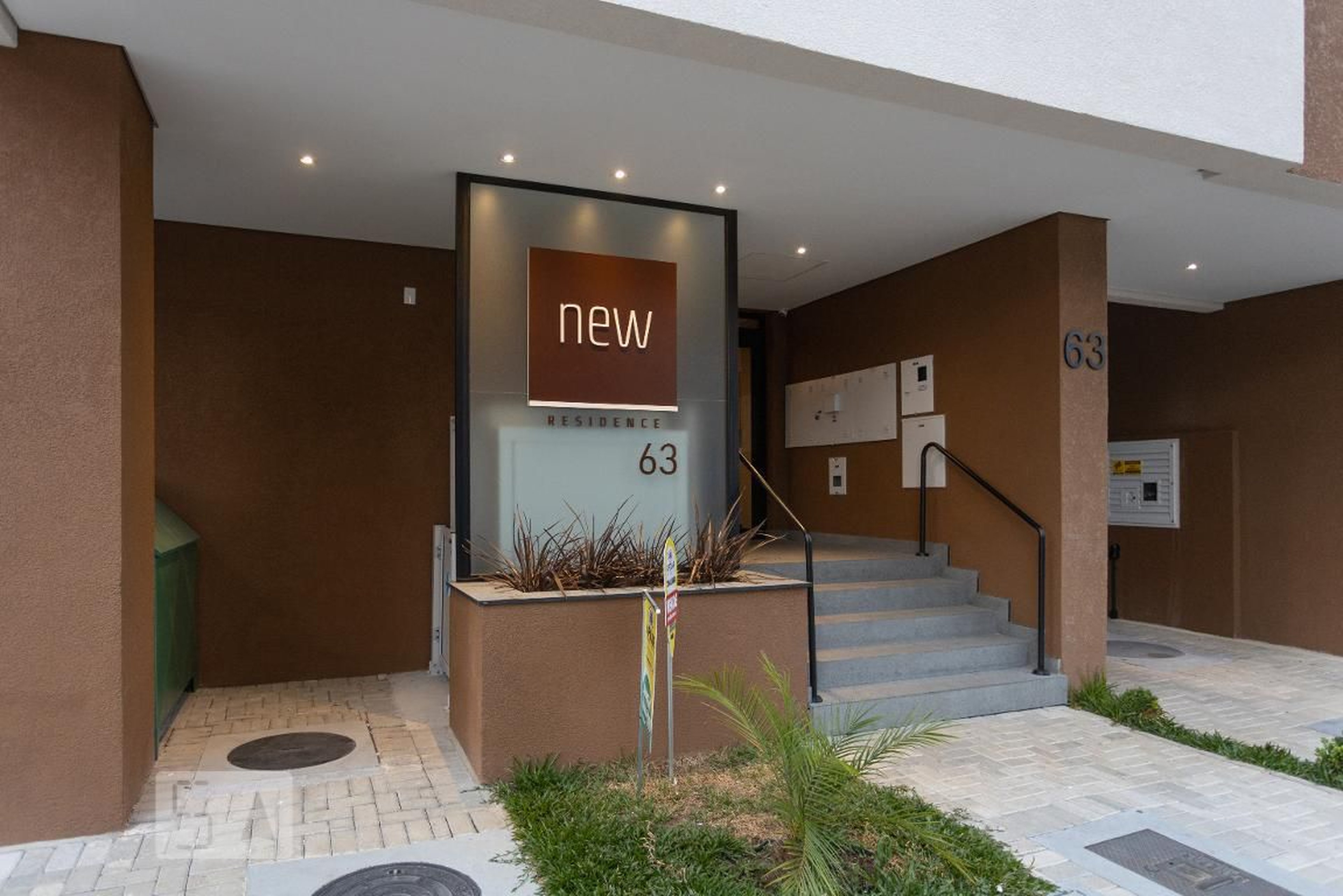 Fachada Condomínio em Rua Comendador Macedo, 63