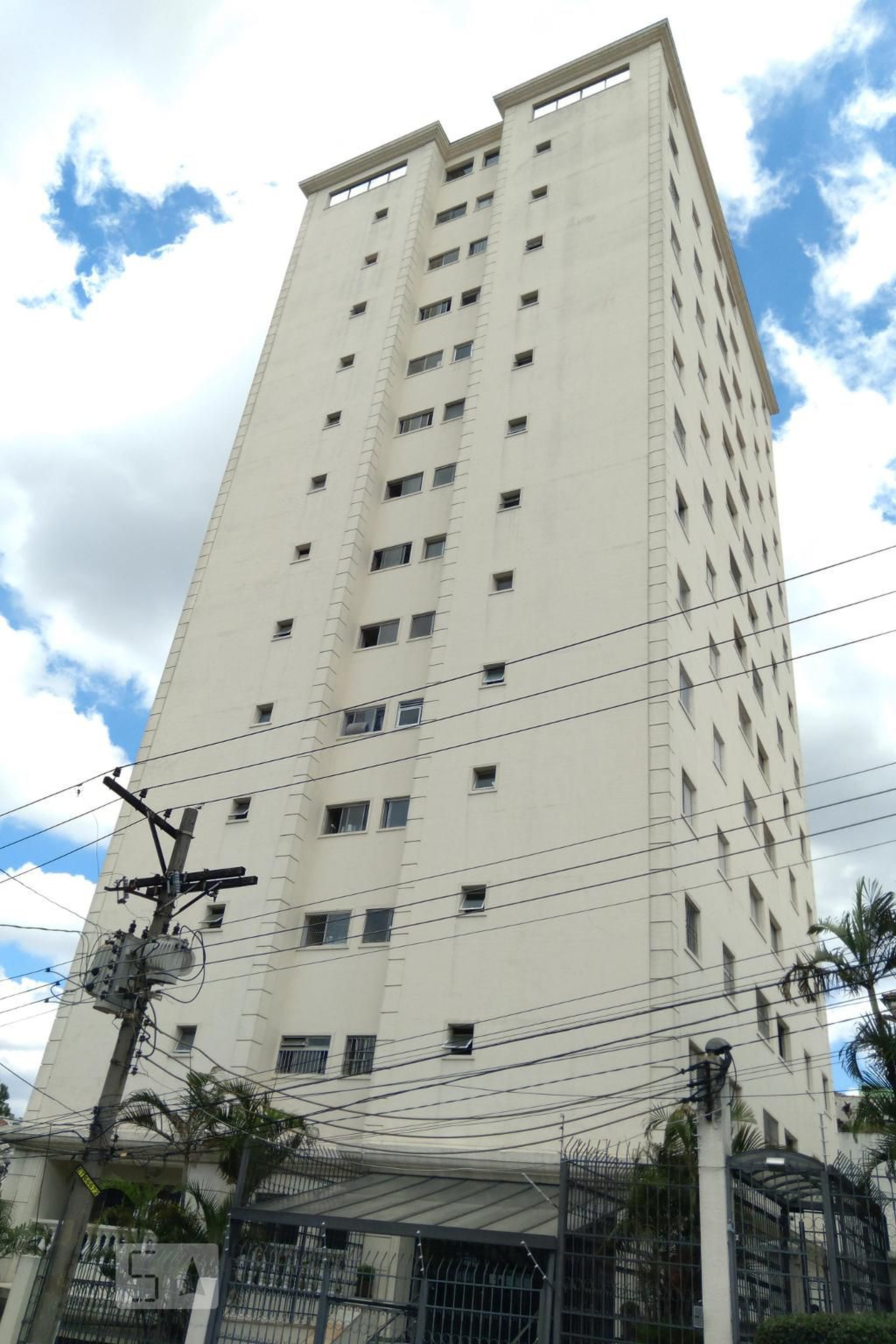 Fachada do Condomínio Edifício Dhelos