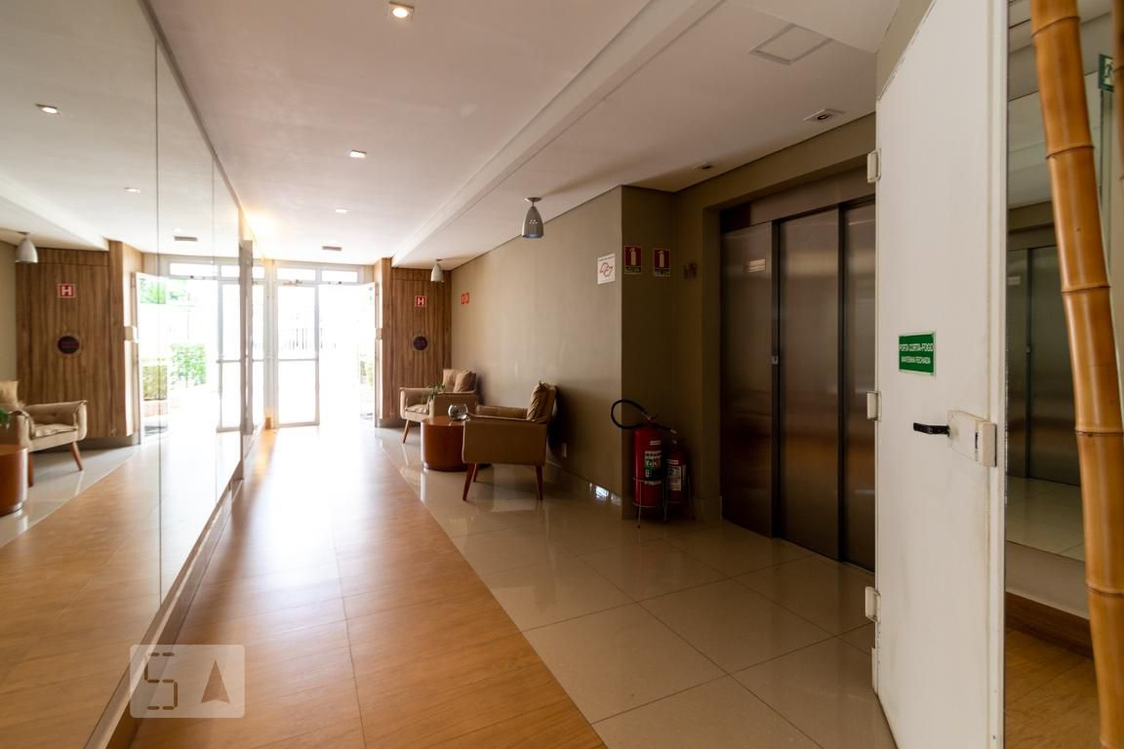 Hall - Custódio de Oliveira