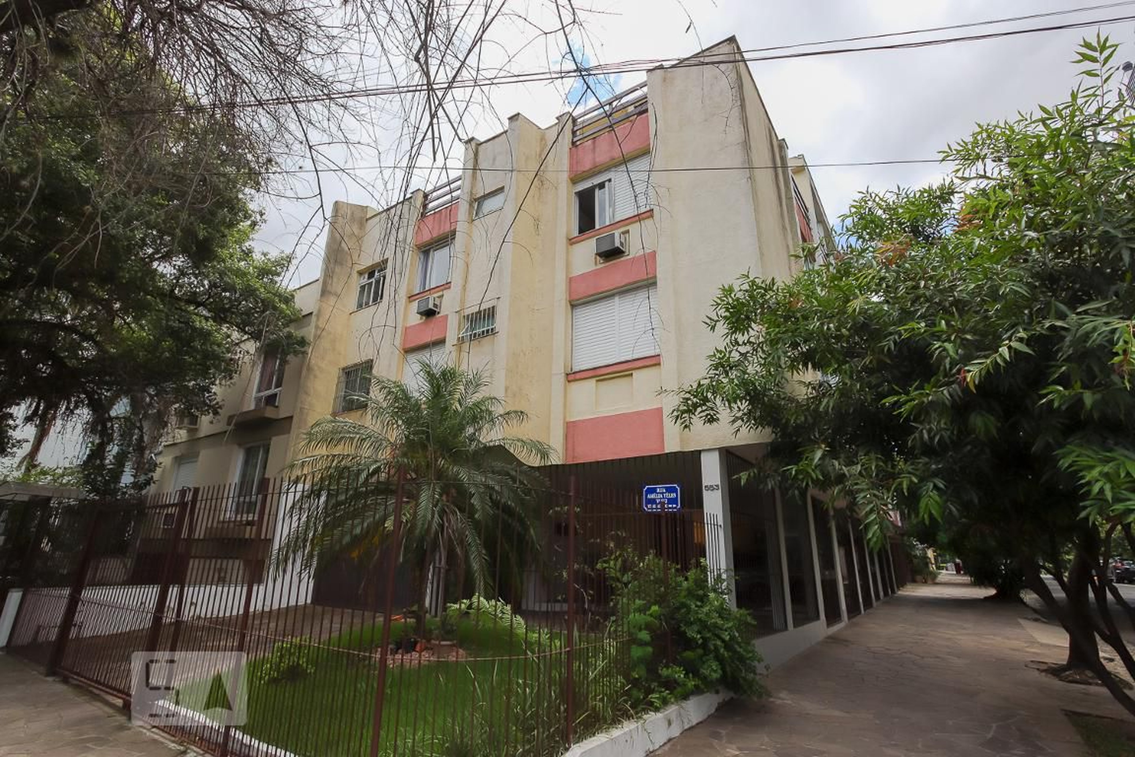Fachada do Prédio Condomínio em Rua Amélia Téles, 553