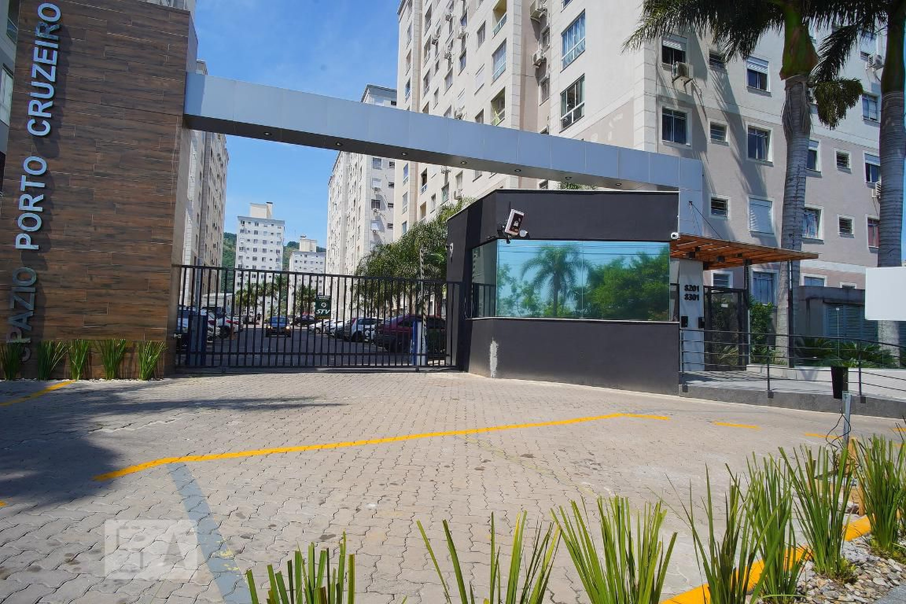 Fachada Condomínio em Avenida Protásio Alves, 8291