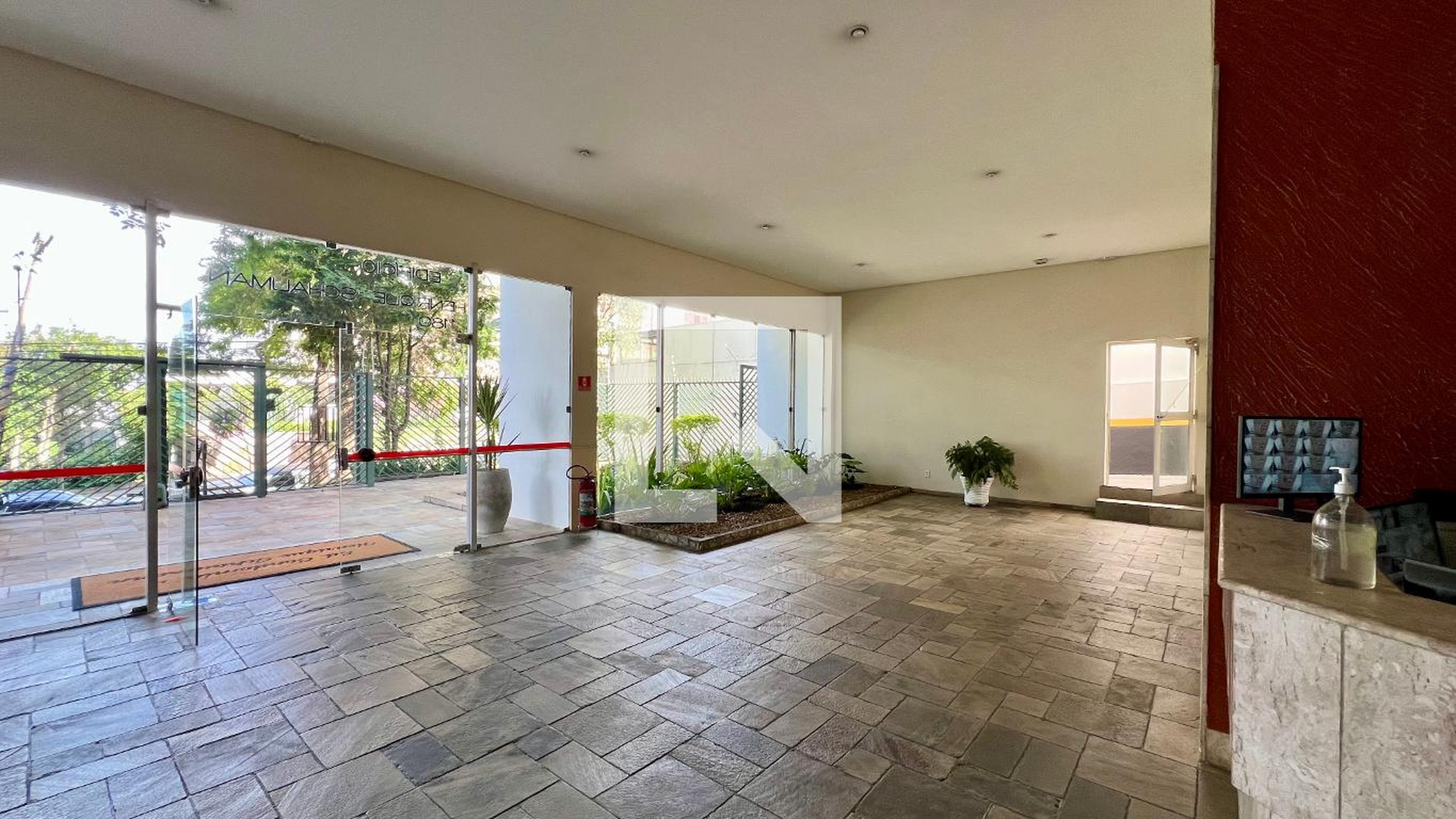 Hall de entrada - Henrique Schaumann