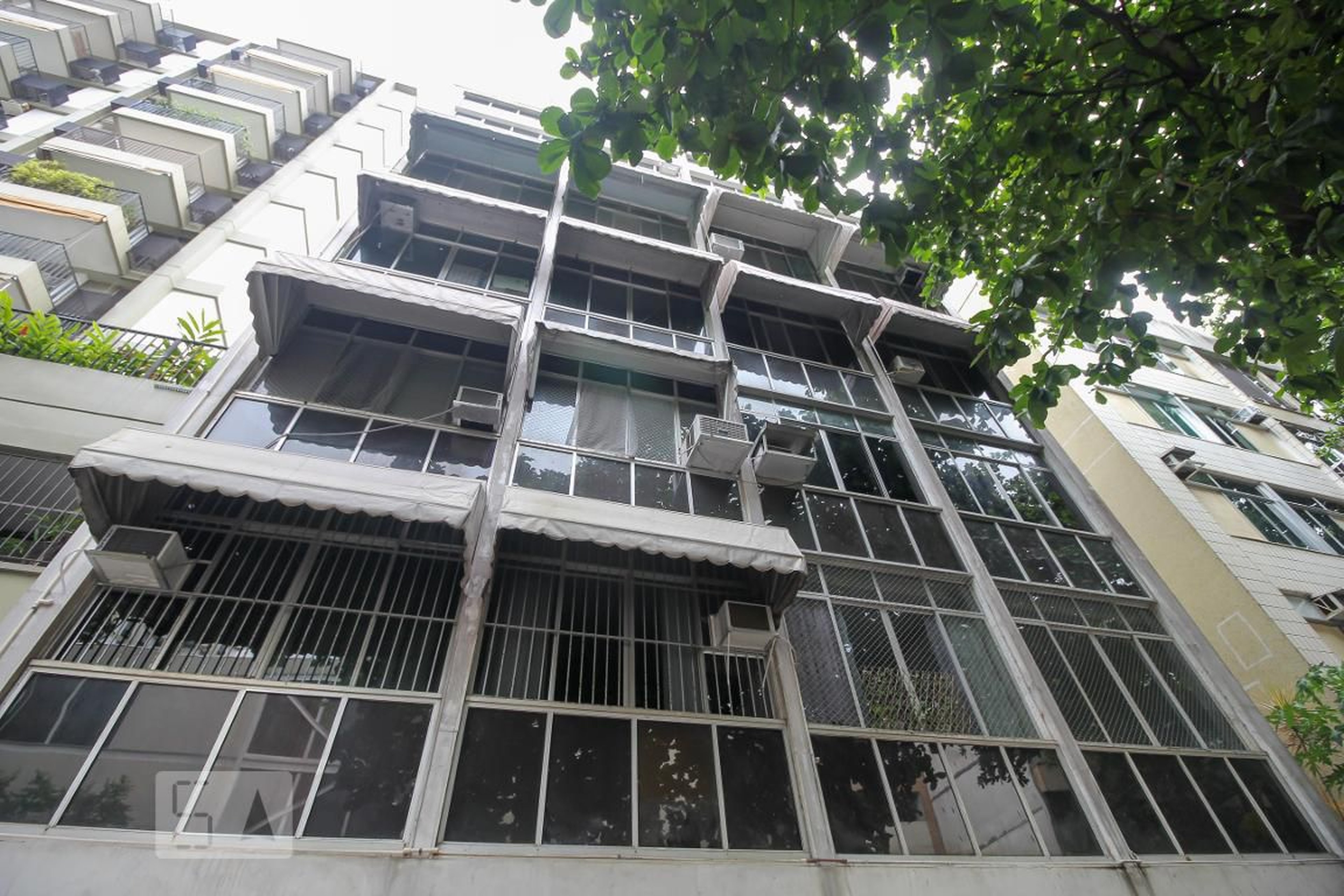 Fachada do Prédio Condomínio em Rua José Linhares, 224