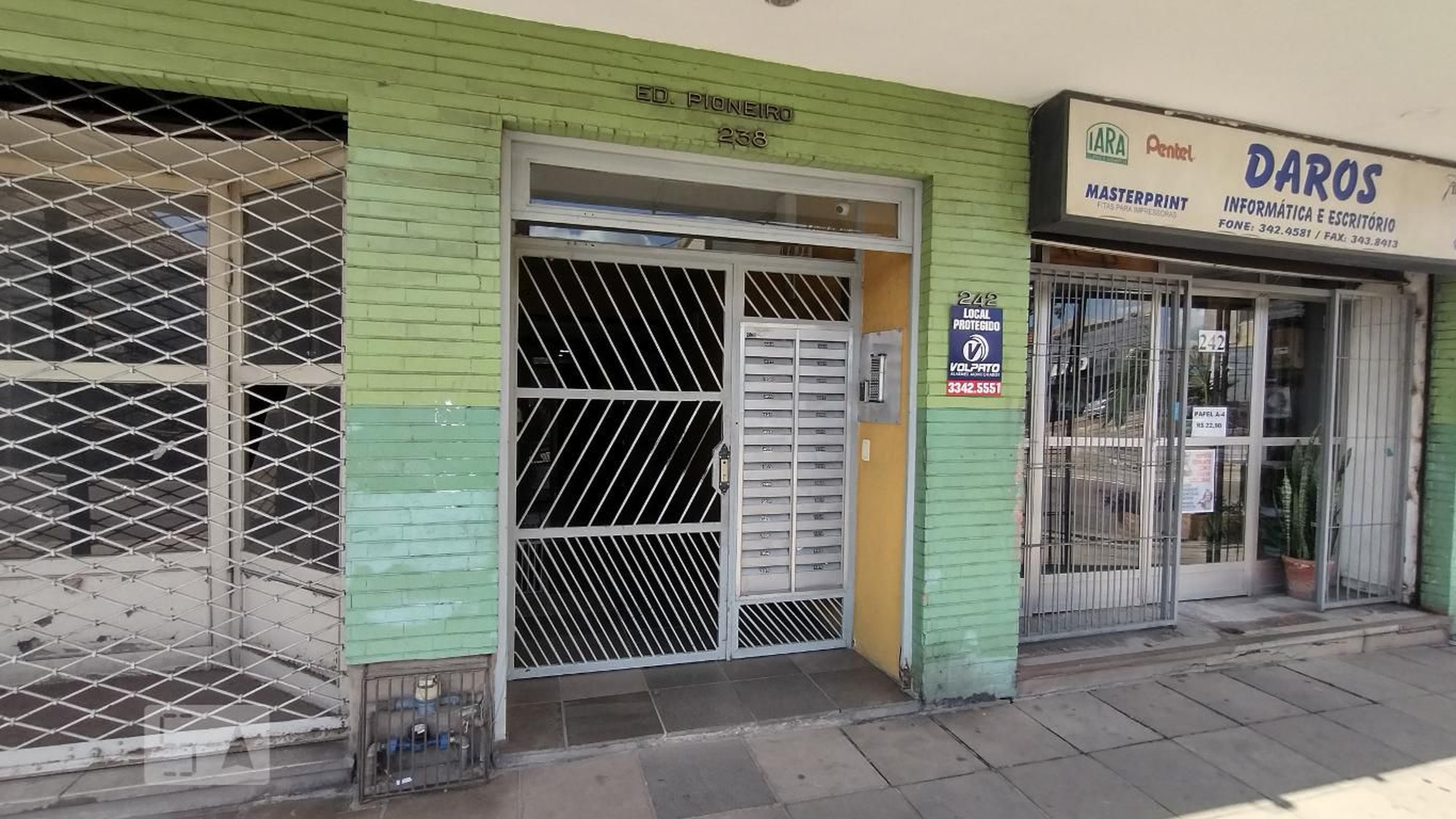 Fachada do Condomínio Condomínio Pioneiro