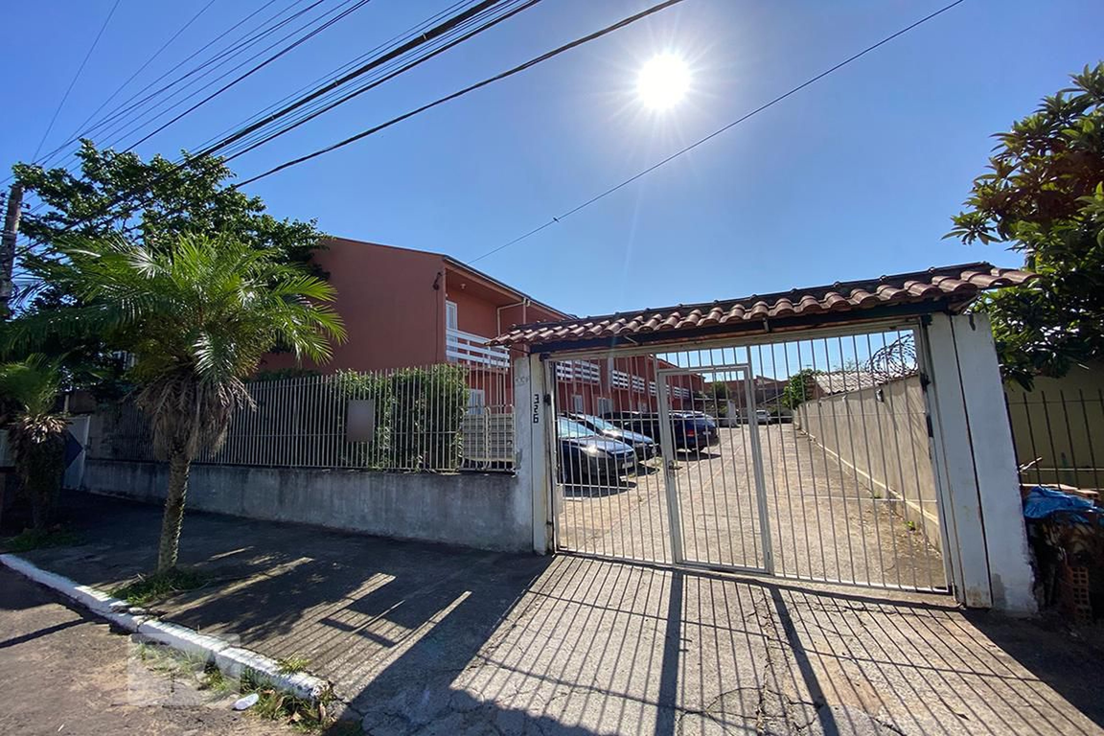 Fachada do Condomínio Condomínio em Rua Santarém, 326