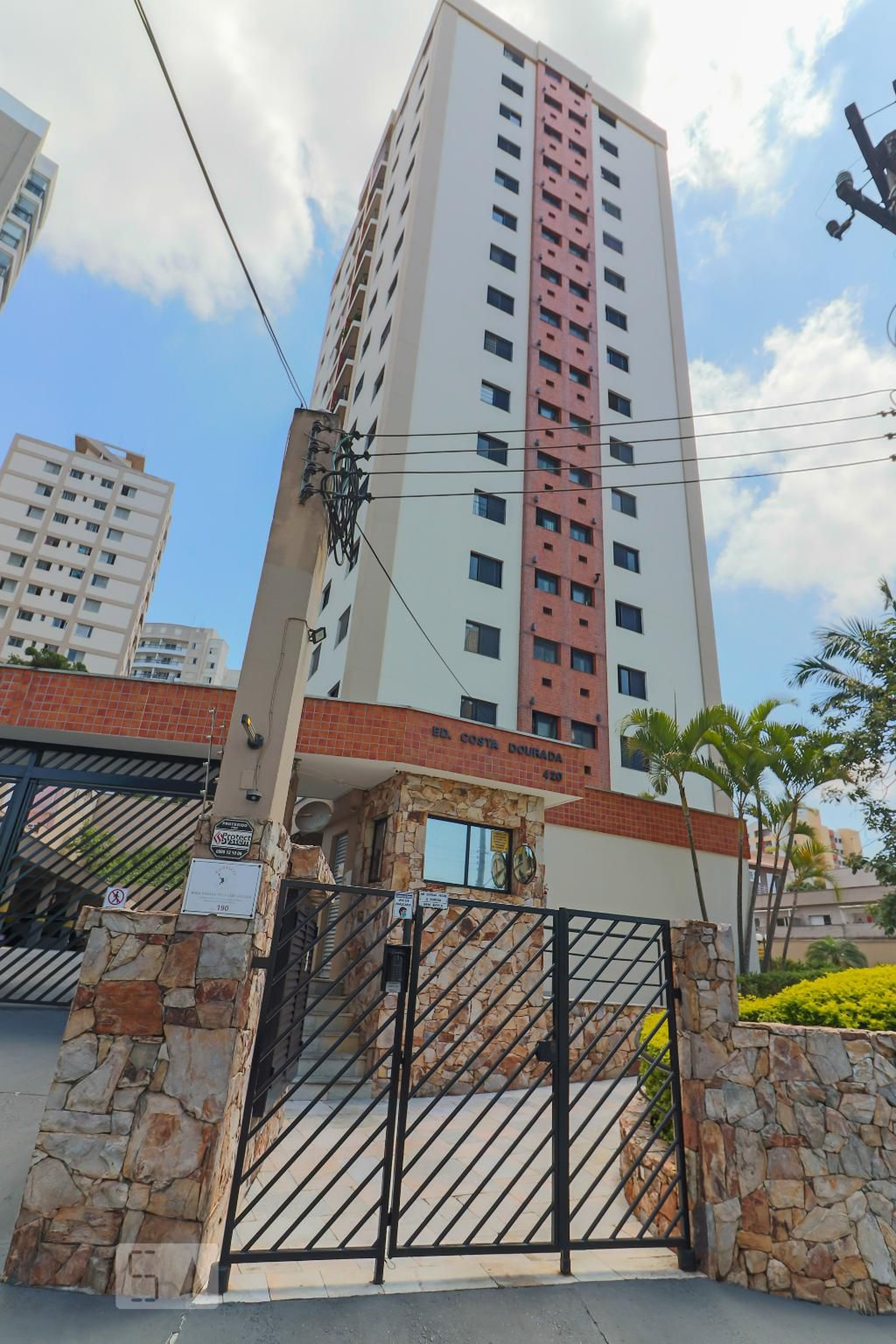 Fachada do Condomínio Condomínio Costa Dourada