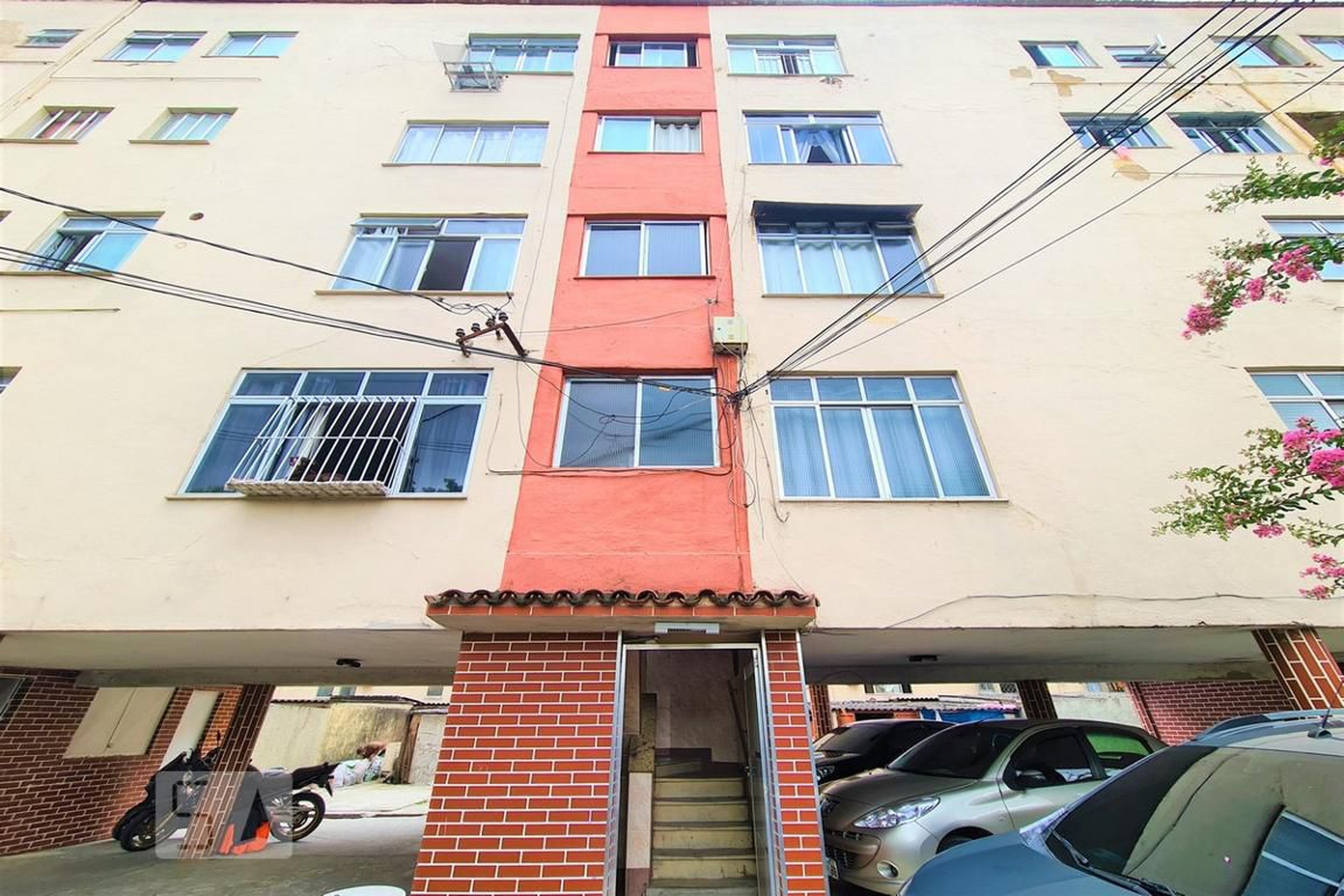 Fachada Condomínio em Rua Lago Verde, 9